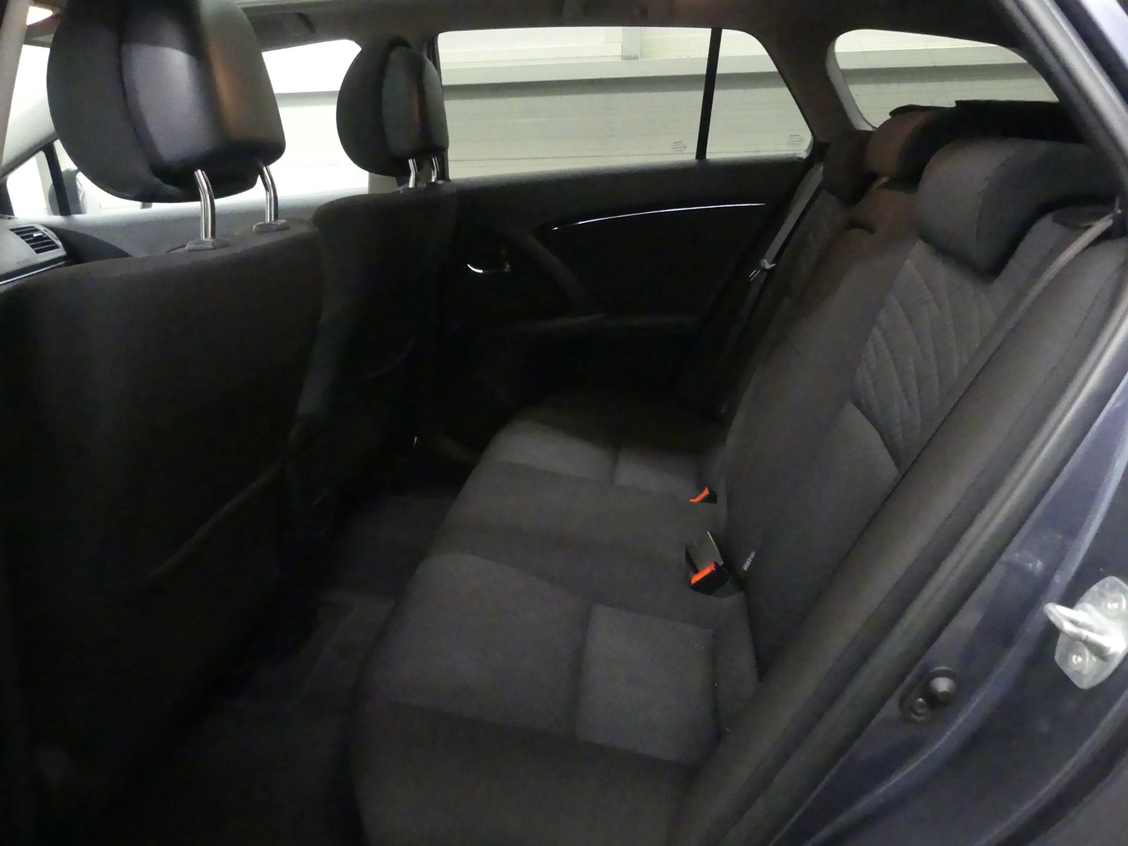 Toyota Avensis Wagon 2.0 VVTi Panoramic Business Special - Trekha — photo 4