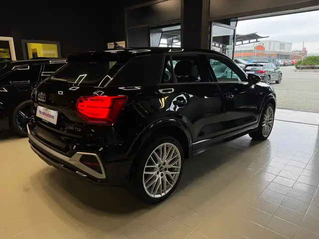 Audi Q2 view 6