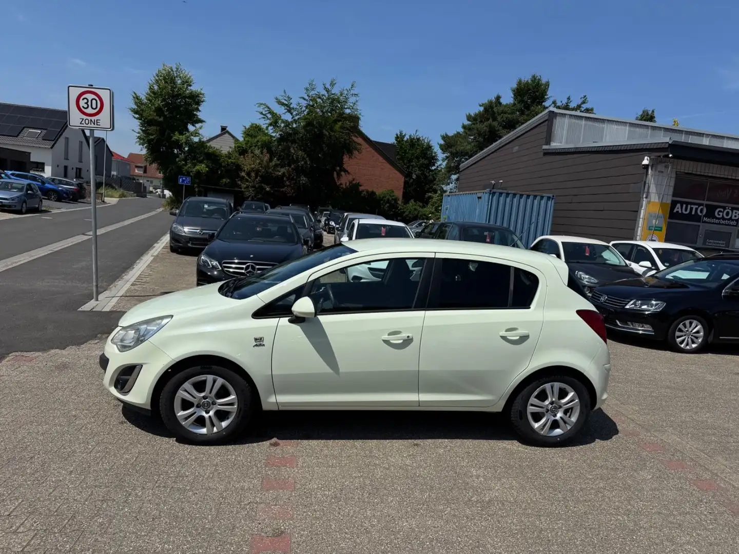 Opel Corsa D Active  1.4 16V 5-Türer KLIMA PDC TEMPO Weiß - 2