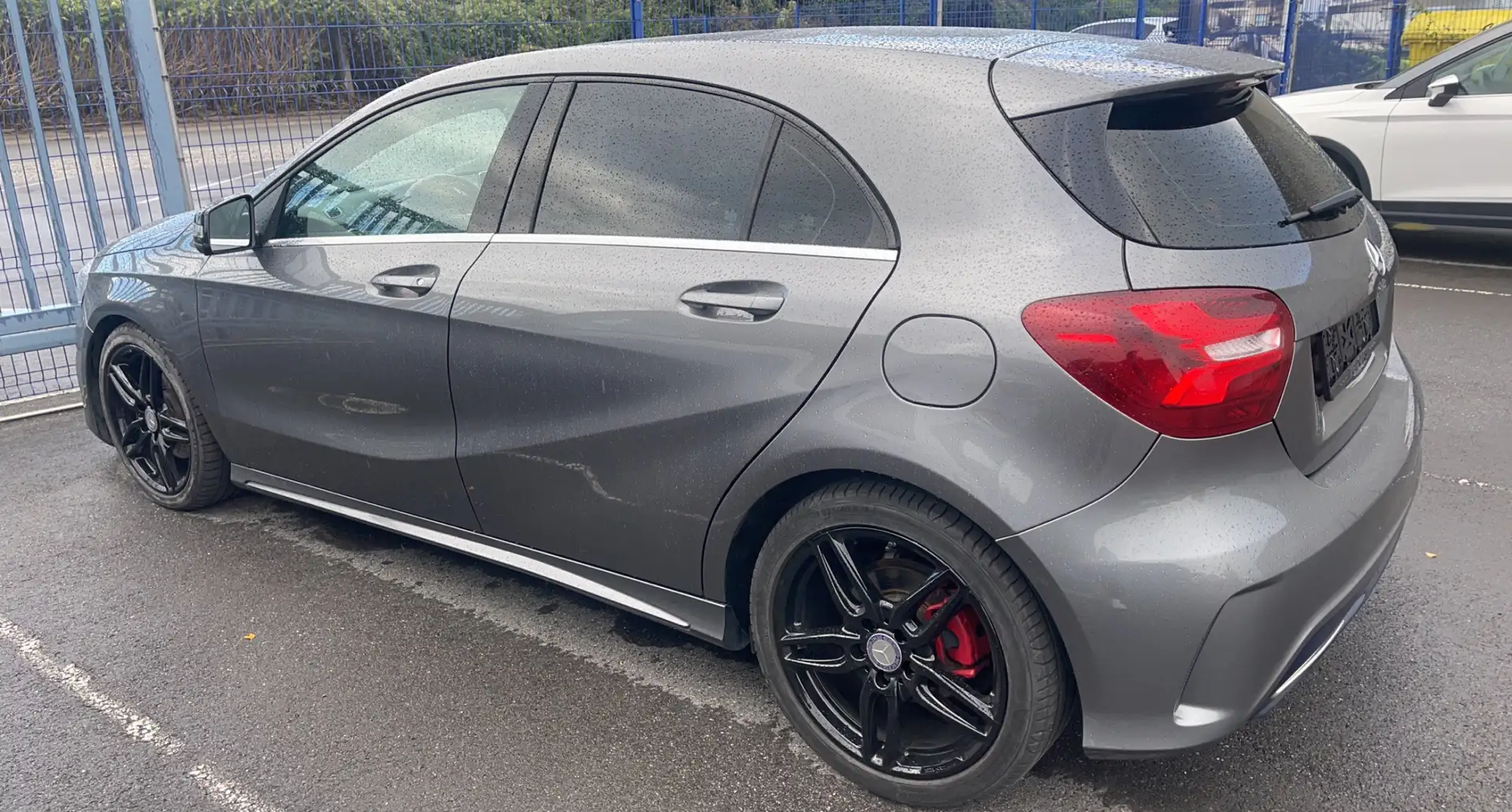 Mercedes-Benz A 200 d 7G-DCT AMG Line Grijs - 2
