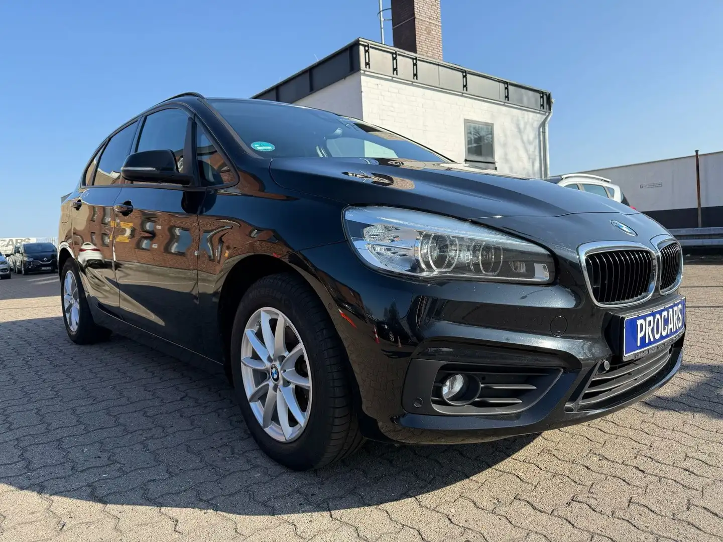 BMW 218 i Advantage *NAVI*LED*PARKASSIST*EU6*EHECKLA Schwarz - 1
