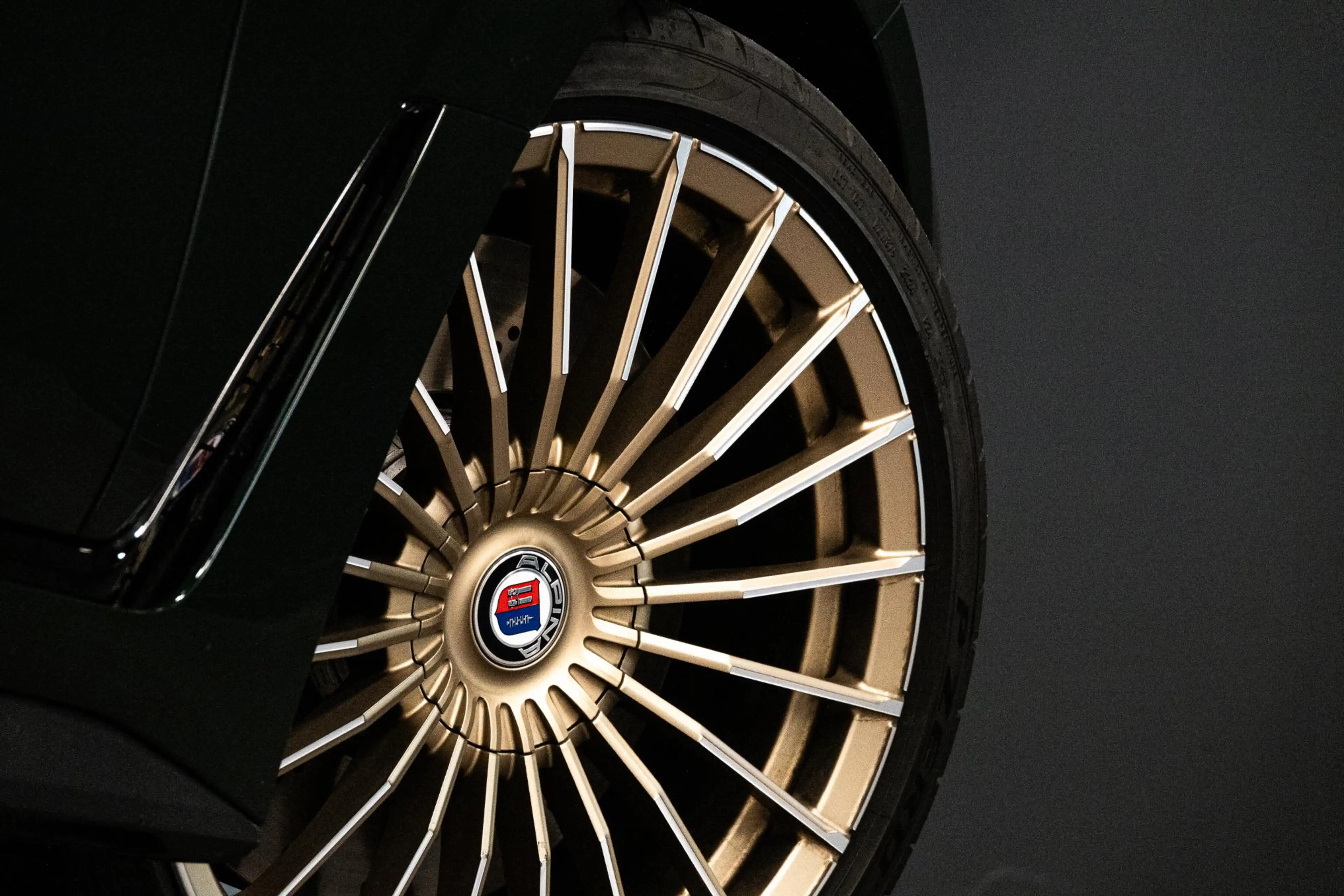 Alpina B4 GT Gran Coupe *Nr. 50 / Brewster Green / Schuif-/k — photo 23