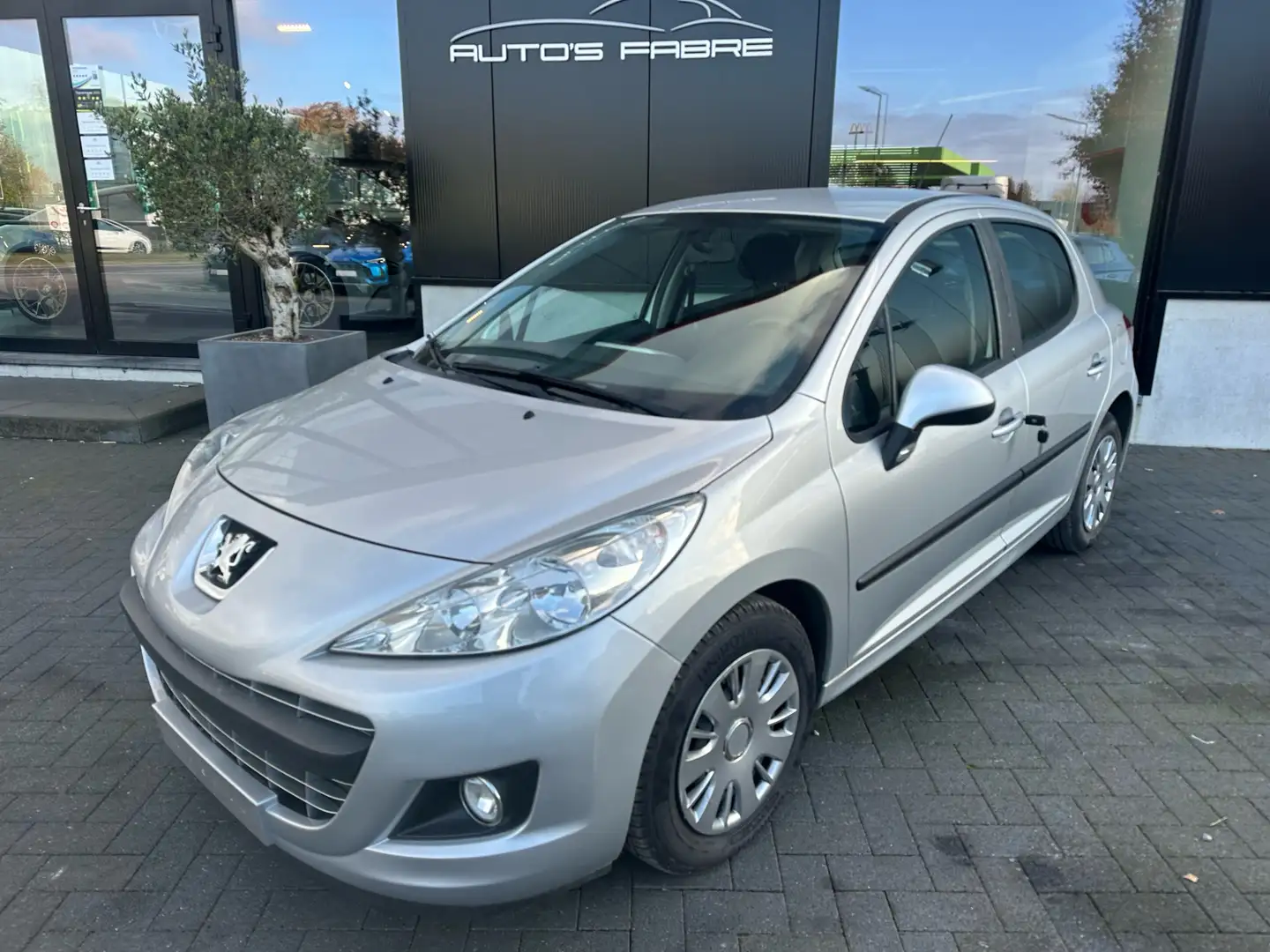 Peugeot 207 1.4i Benzine 5 deuren 91000km Silber - 1