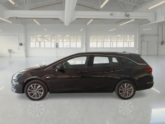 Opel Astra view 5