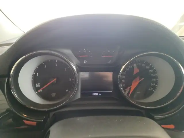 Opel Astra view 8