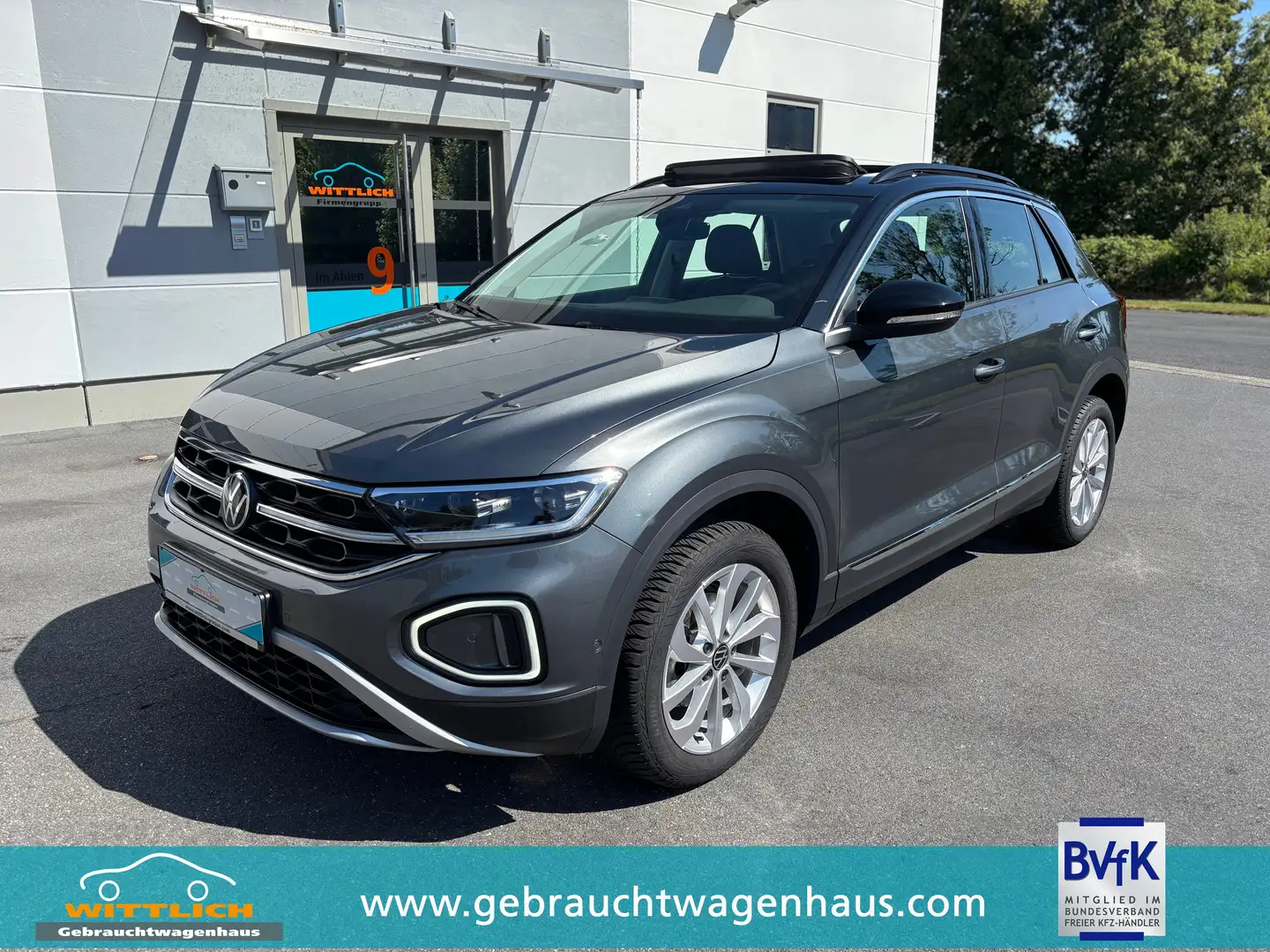 Volkswagen T-Roc 1.5 TSI, DSG - "Style" +Panorama-/Schiebedach Grijs - 1