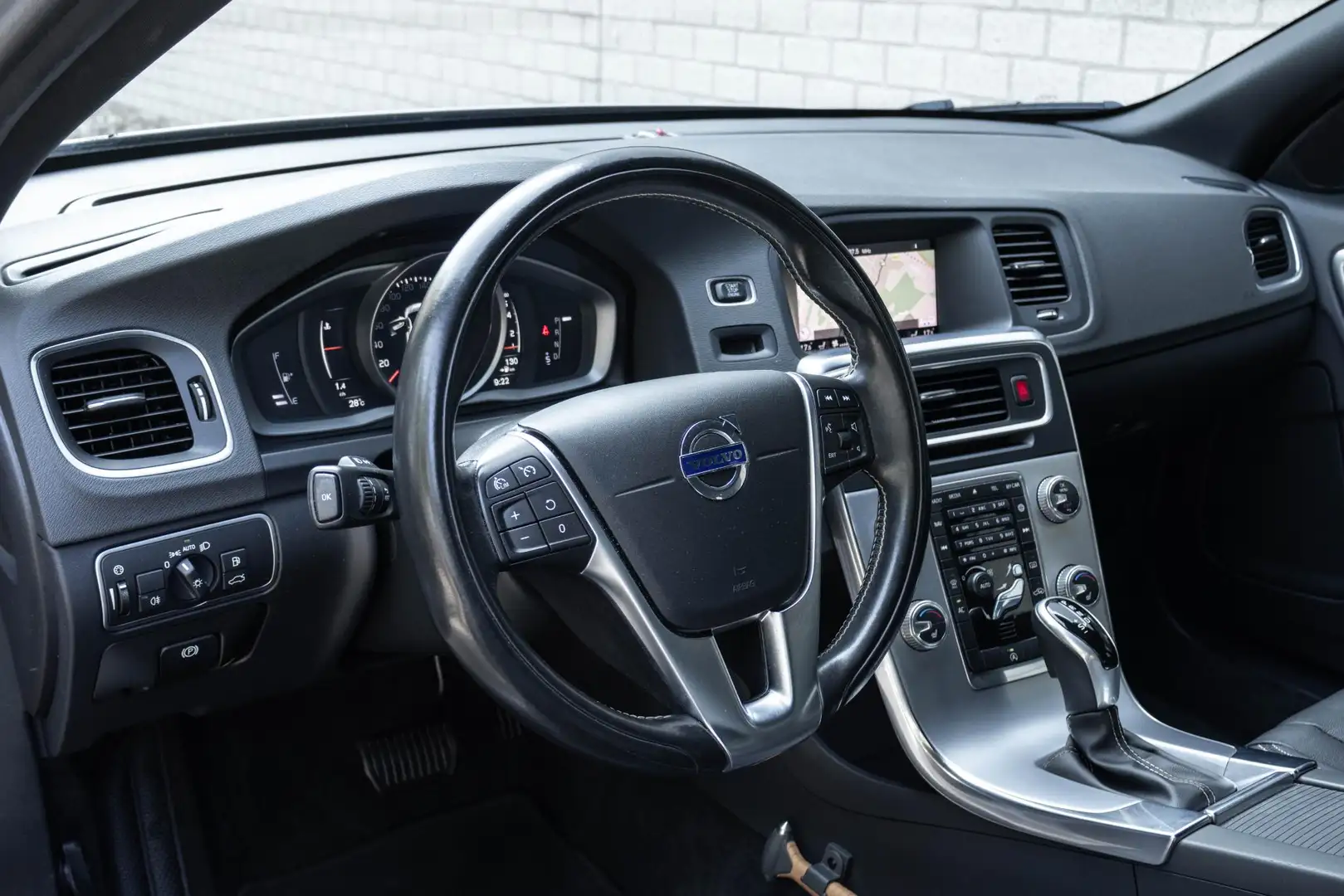 Volvo V60 1.5 T2 Polar+ Dynamic | Trekhaak | Navigatie | Sto Gris - 2