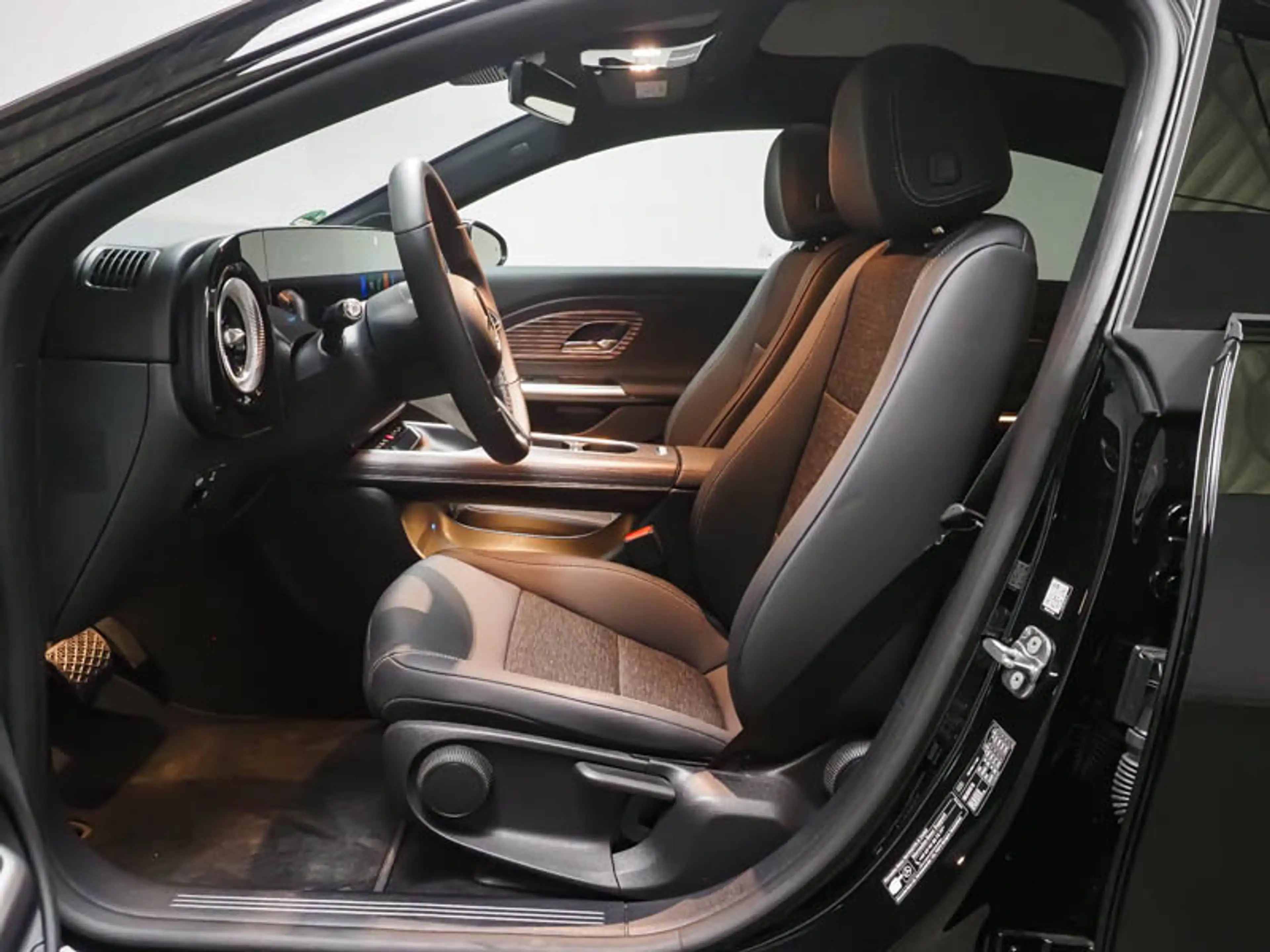 Mercedes-Benz CLA 250 + Progressive*Night*AHK*Distronic*KeyGo* — photo 5
