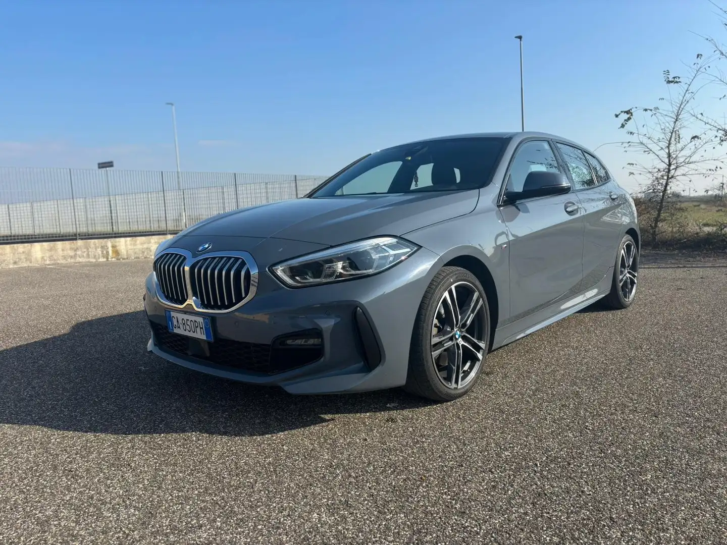 BMW 118 Serie 1 F40 118d Msport (OK PER NEOPATENTATI) Grijs - 1