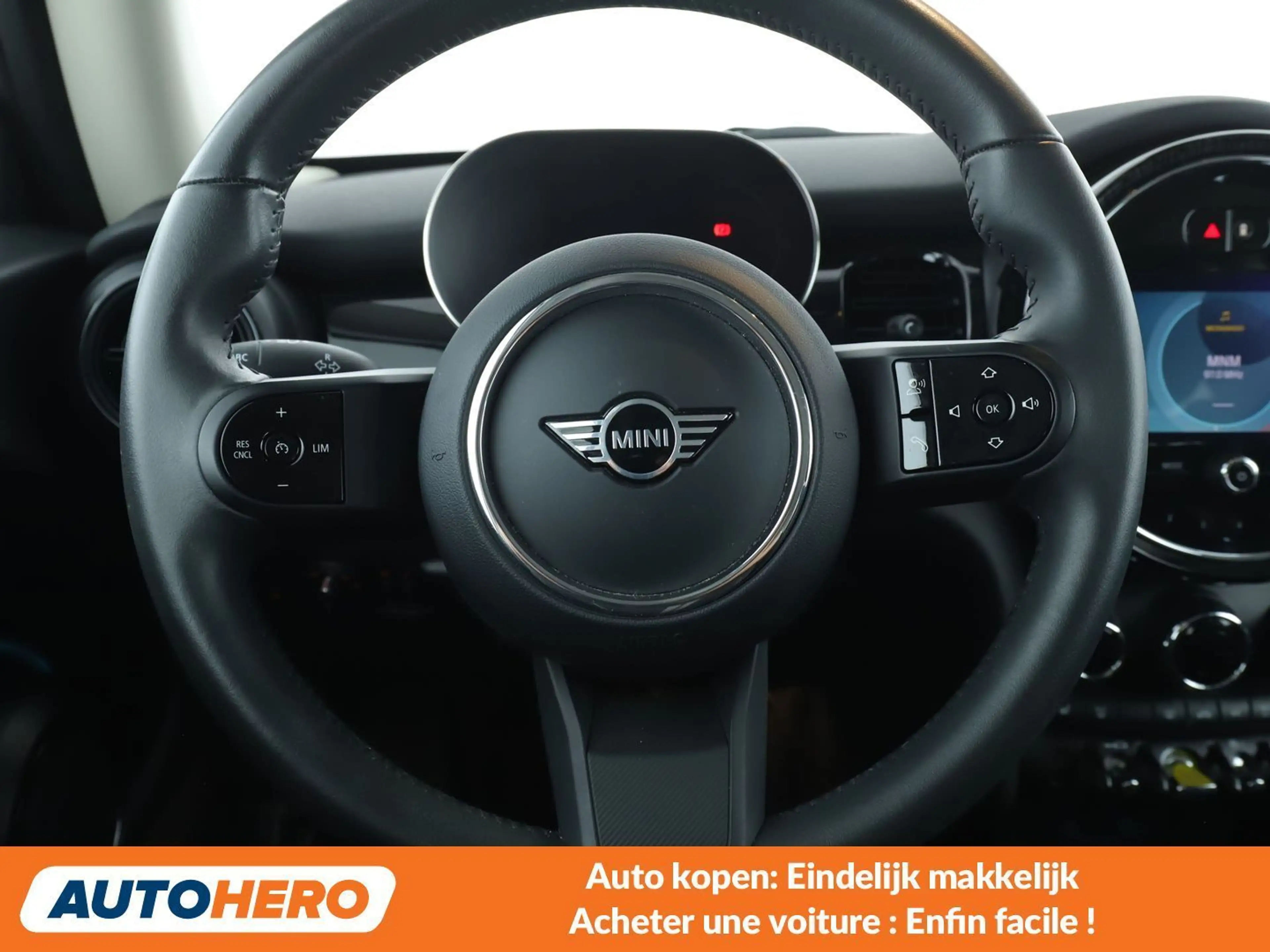 MINI Cooper SE Cooper SE Essential Trim — photo 5