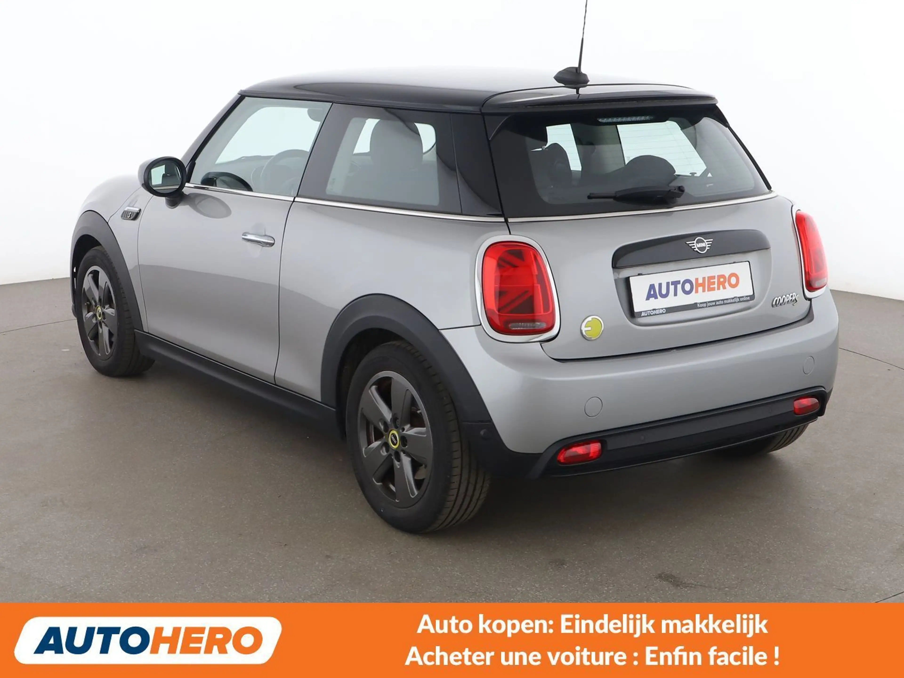 MINI Cooper SE Cooper SE Essential Trim — photo 4