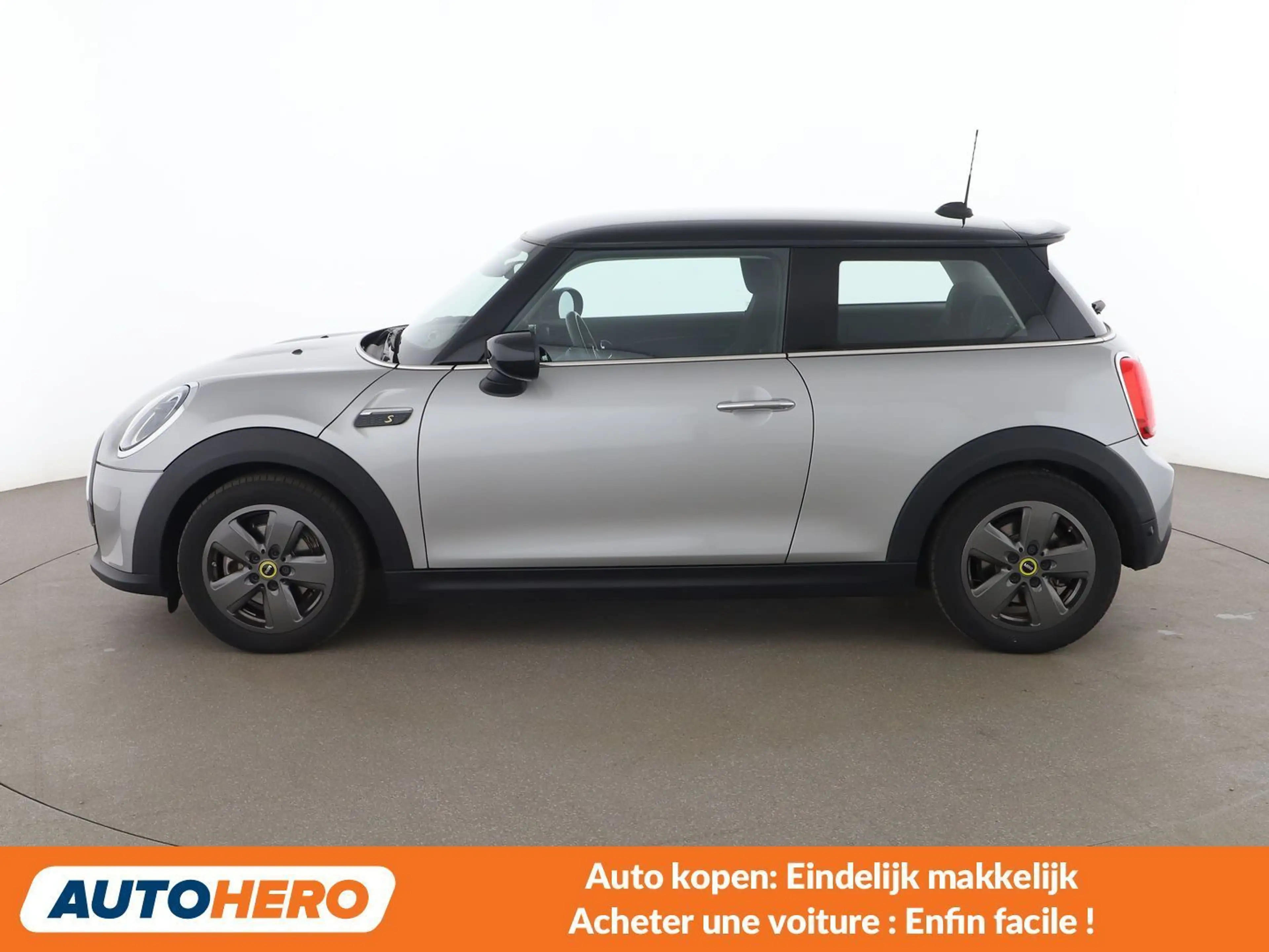 MINI Cooper SE Cooper SE Essential Trim — photo 3