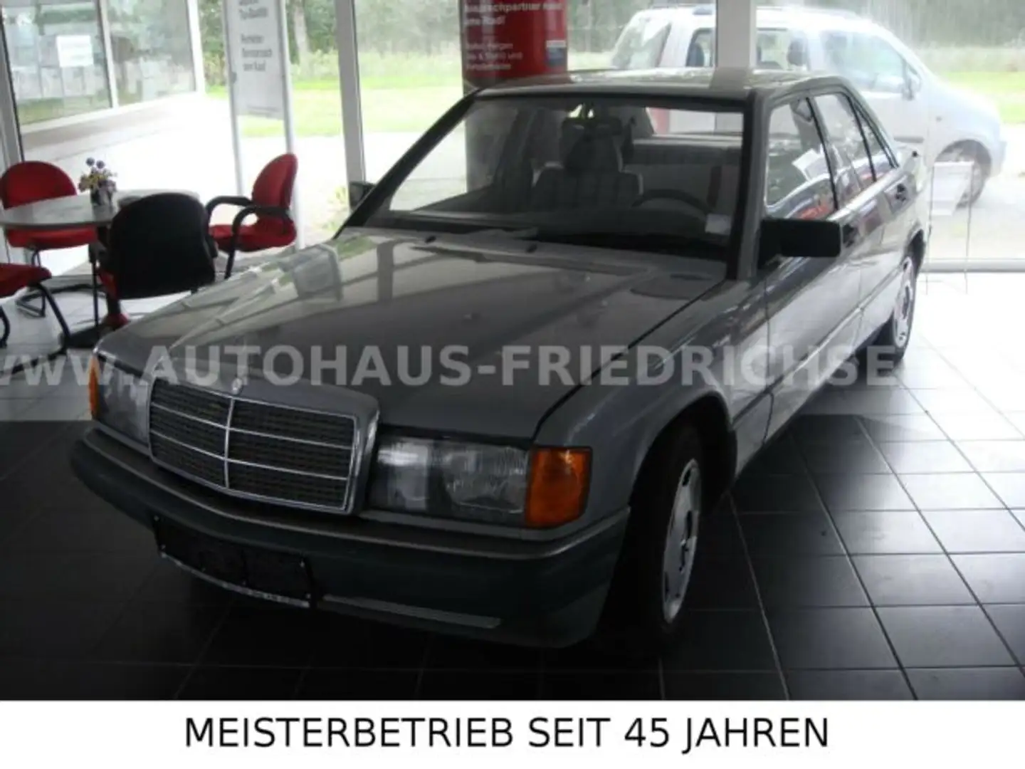 Mercedes-Benz 190 201 Oldtimer siva - 1