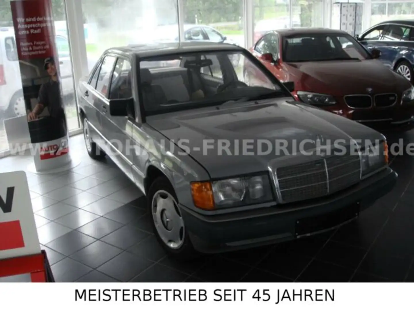 Mercedes-Benz 190 201 Oldtimer siva - 2
