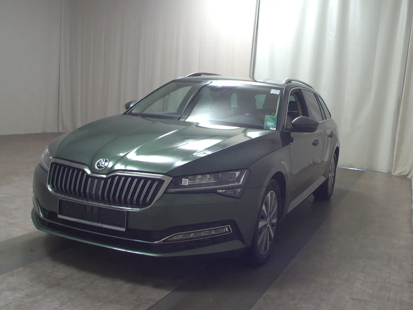Skoda Superb Kombi 2.0 TDI Style Navi vc LED ACC PDC Grün - 2