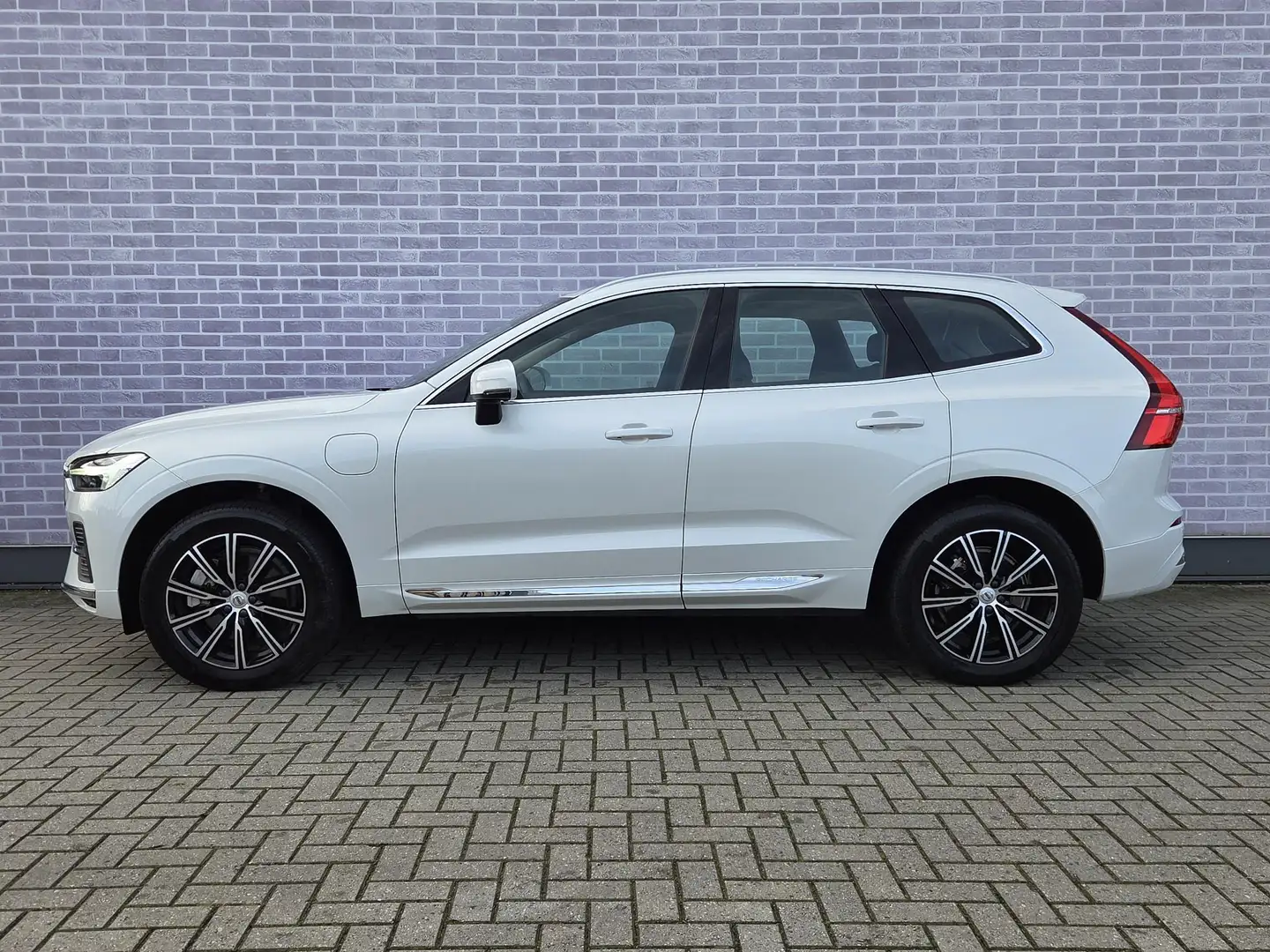 Volvo XC60 T6 Plug-in hybrid AWD Inscription | Long Range | T Weiß - 2