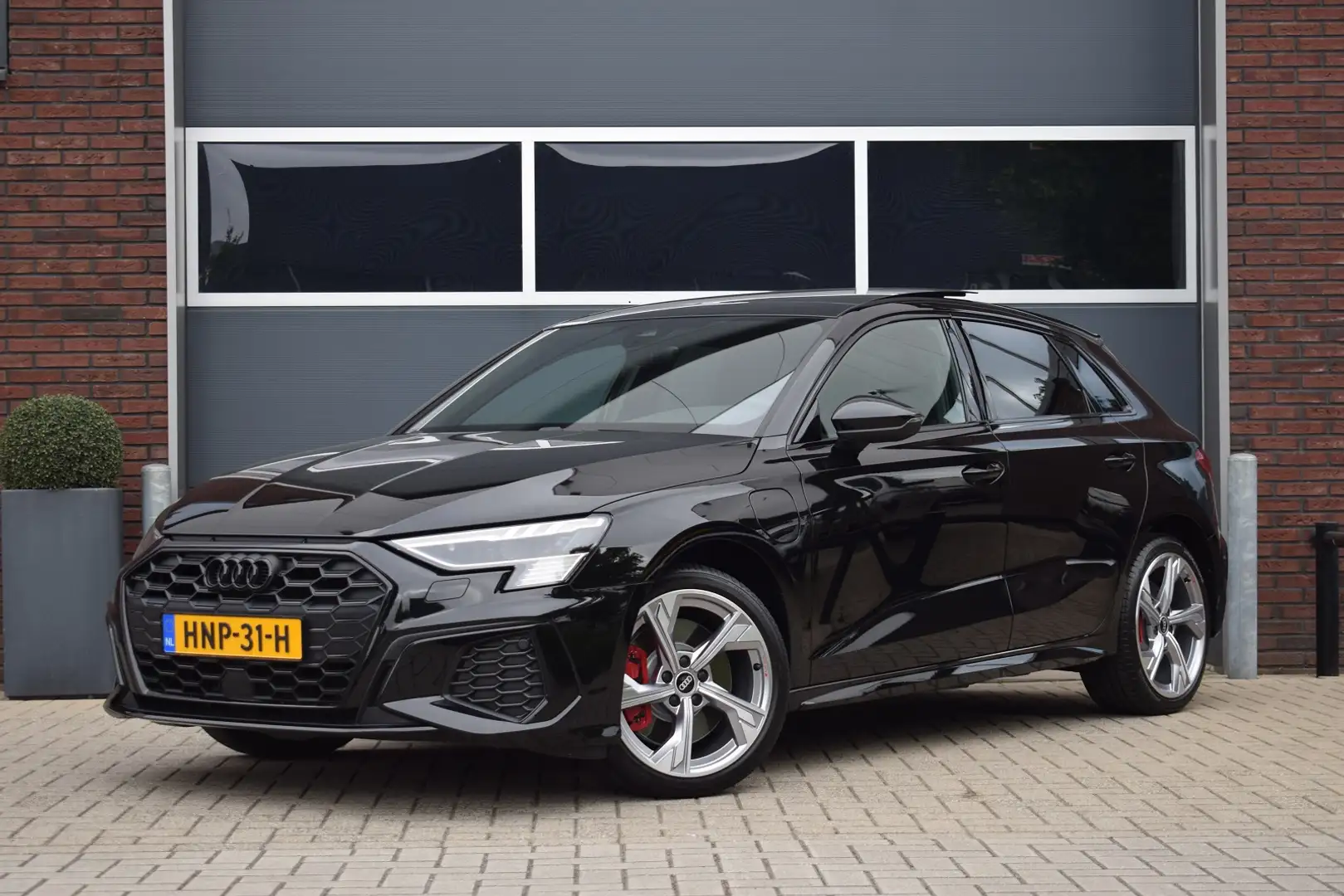 Audi A3 Sportback 45 TFSI e S-line Competition | Pano | Ma Negro - 1