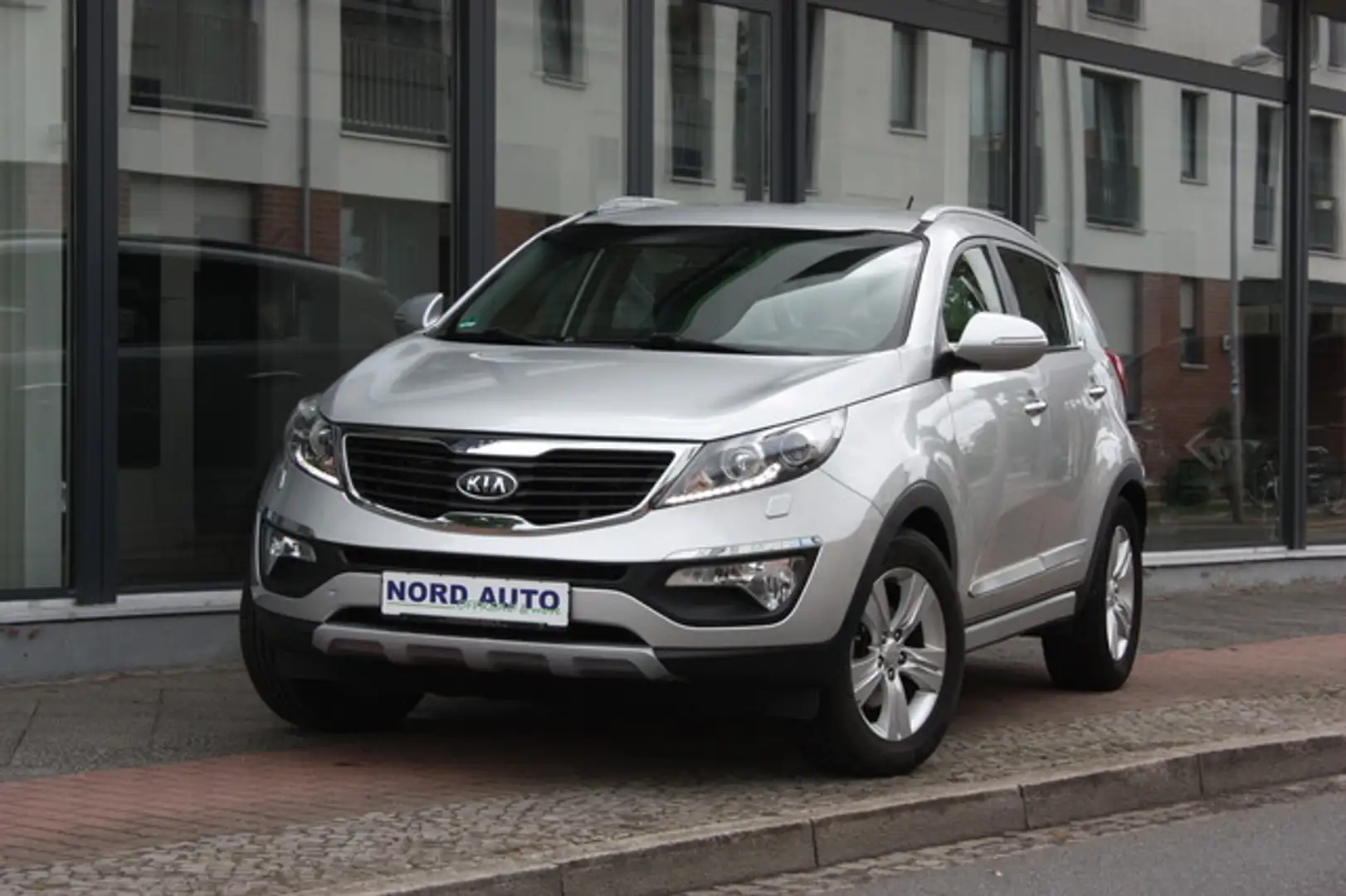 Kia Sportage 2.0CRDi Klima/efH Hu NEU Plateado - 2