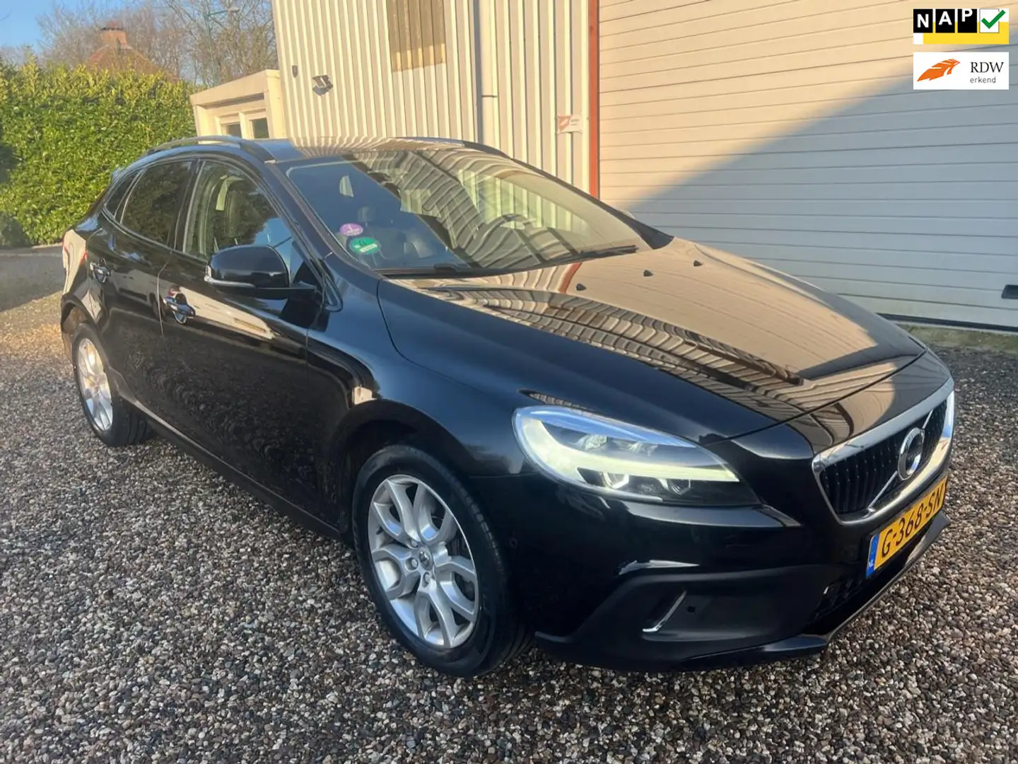 Volvo V40 Cross Country 1.5 T3 Polar+ Luxury HARMN/KARDON.PANO.LEER.NAP! Zwart - 1