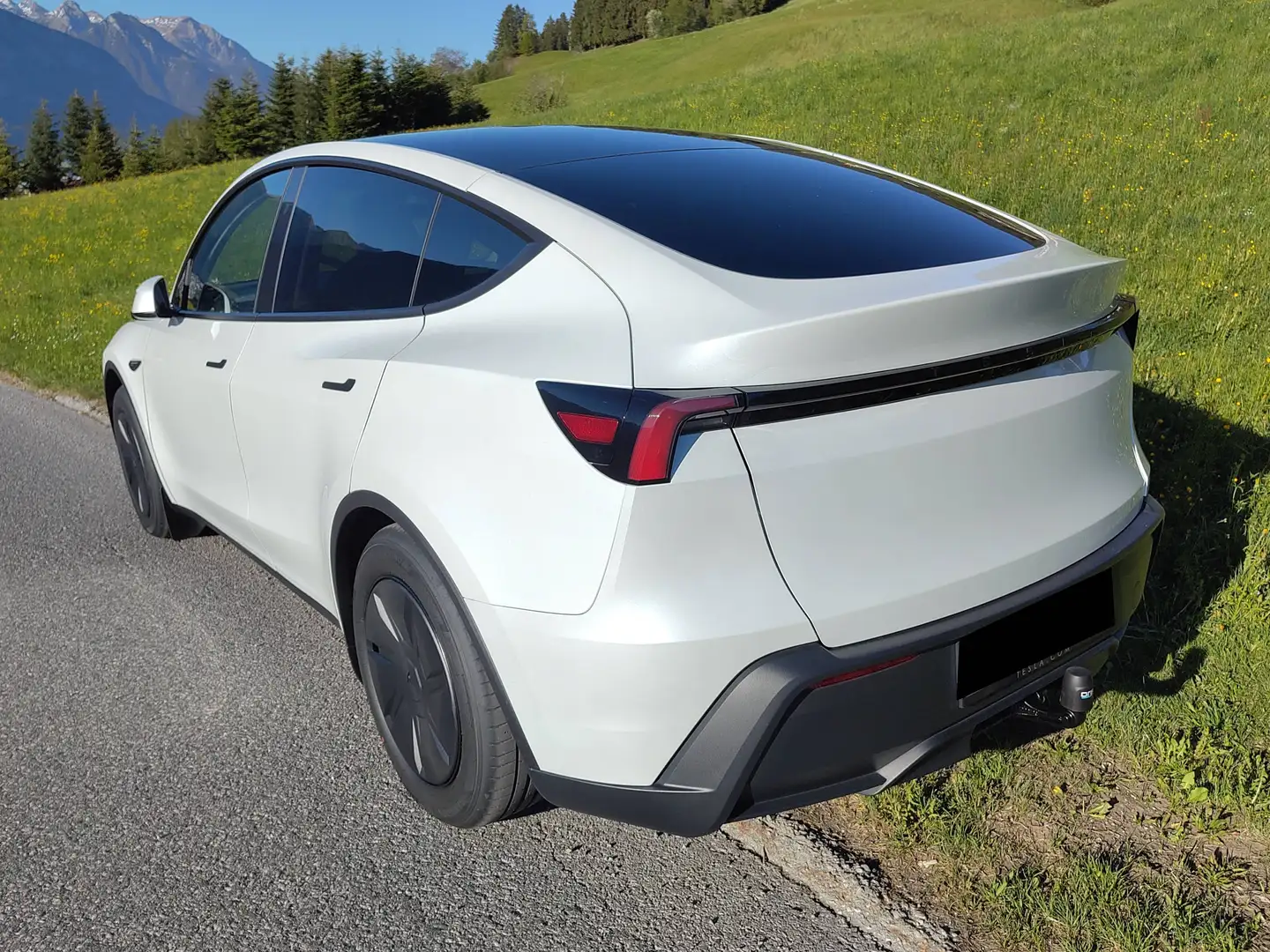 Tesla Model Y Neues Model Y RWD Standard 62,8kWh inkl. EAP+AHK+Winterräder Weiß - 2