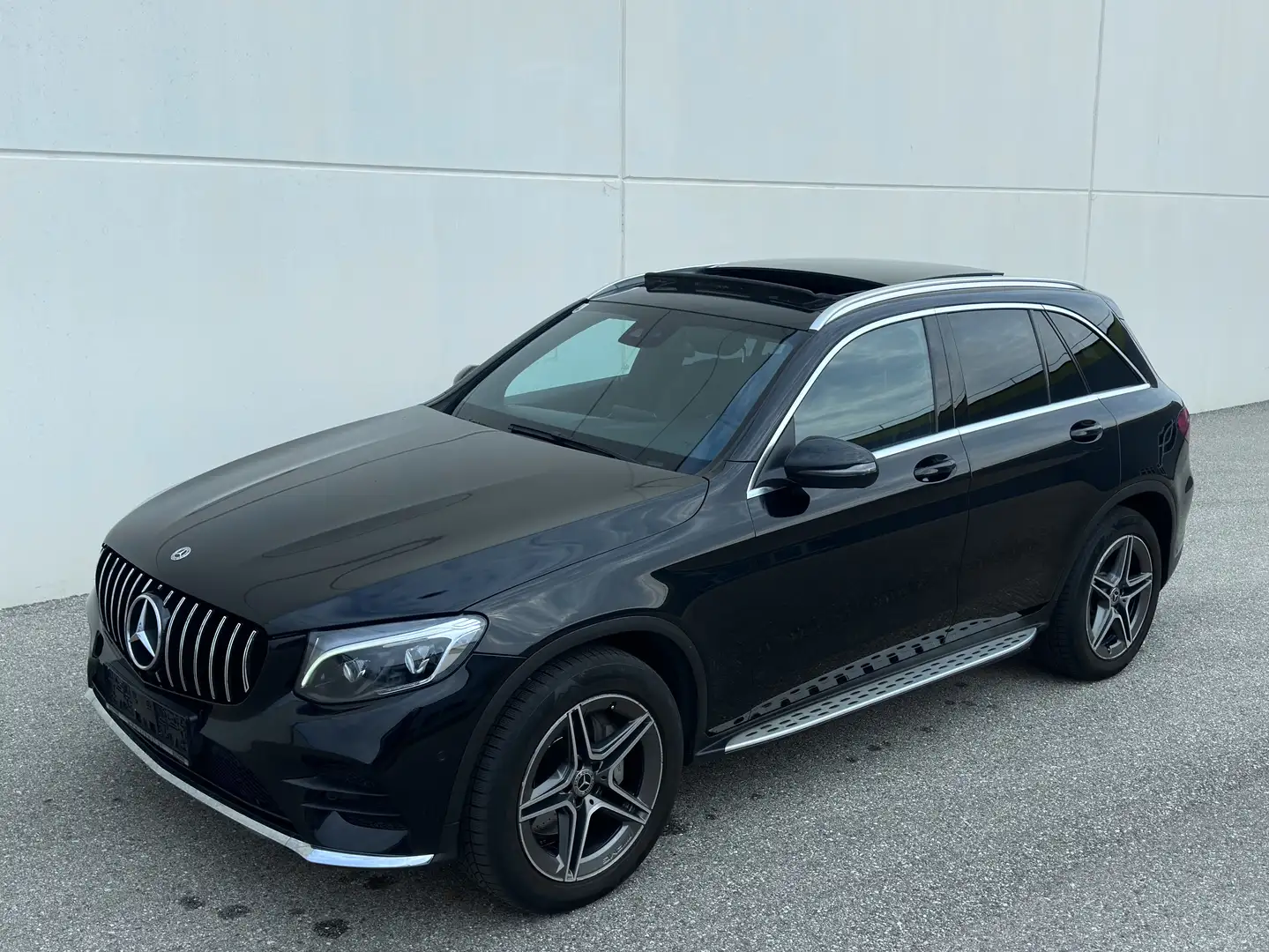 Mercedes-Benz GLC 350 350d 4MATIC Aut. *AMG-Line*Panorama*Kamera*AHK*19" Schwarz - 1