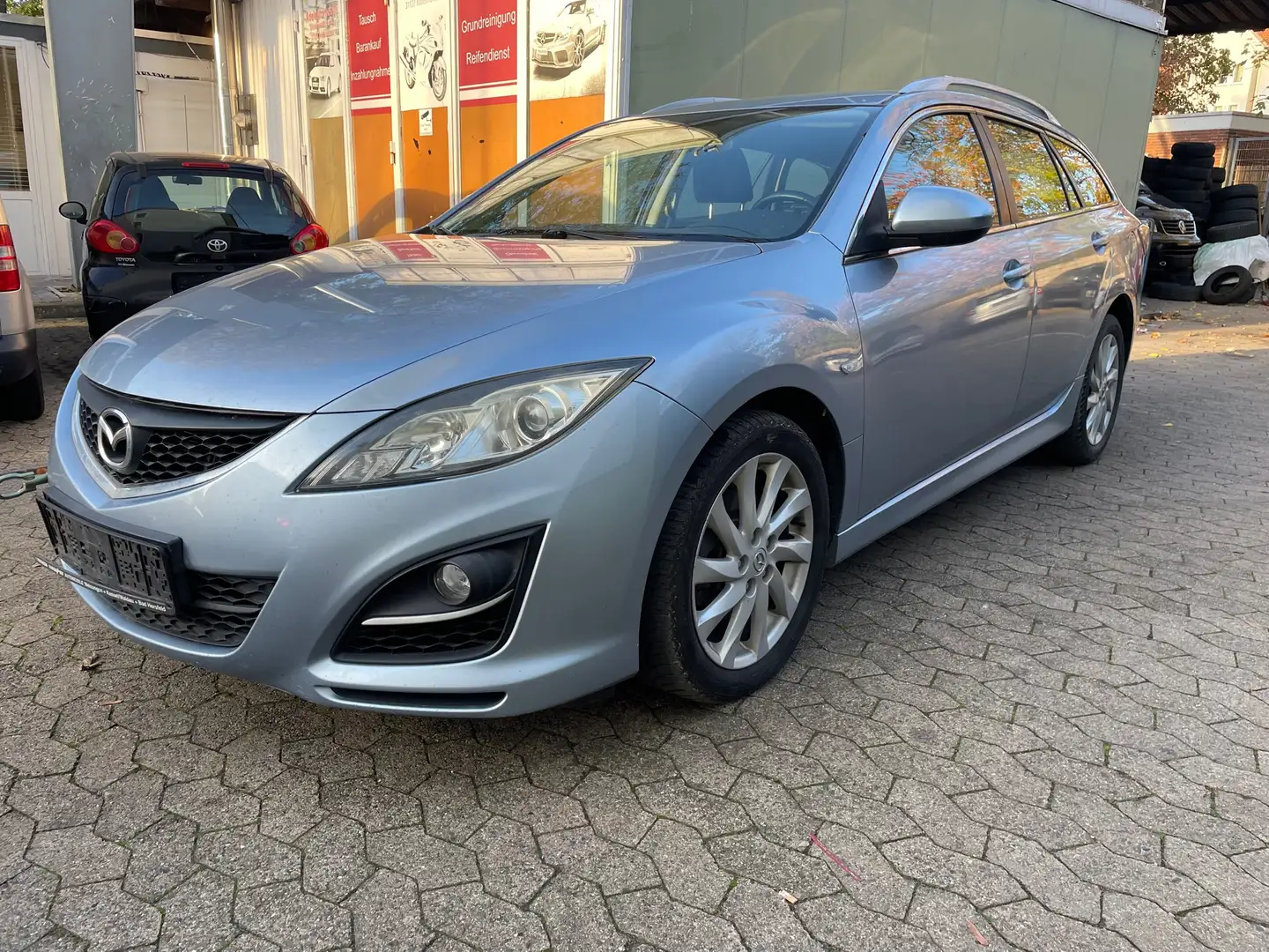 Mazda 6 Kombi in Blau gebraucht in Hildesheim für € 3.300,-