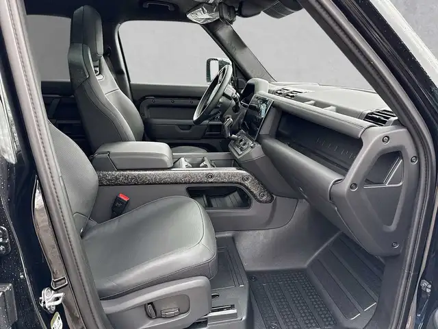 Land Rover Defender view 3