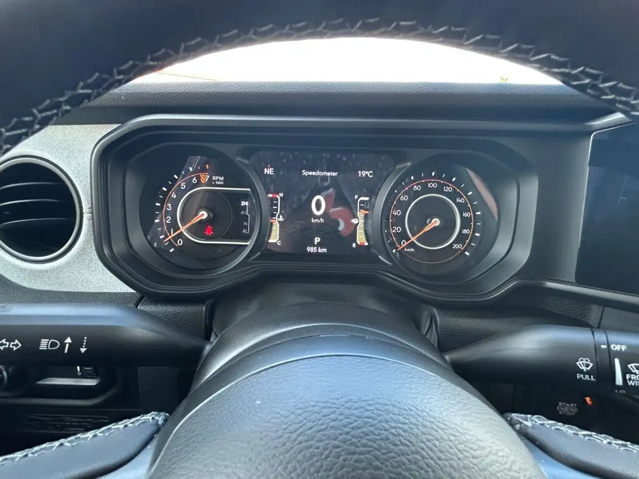 Jeep Gladiator снимка Jeep Gladiator
