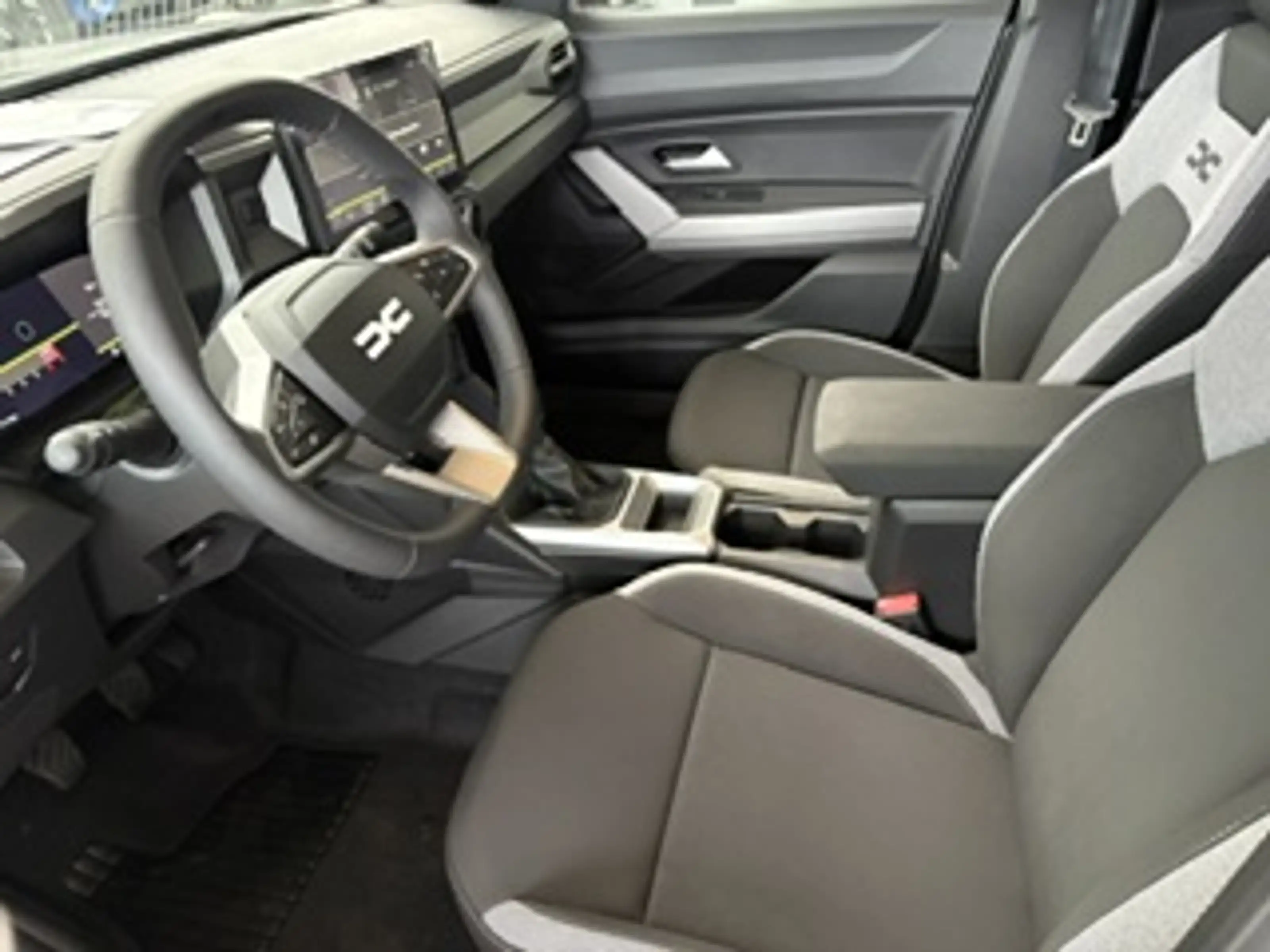 Dacia Bigster TCe 140 Journey — photo 9