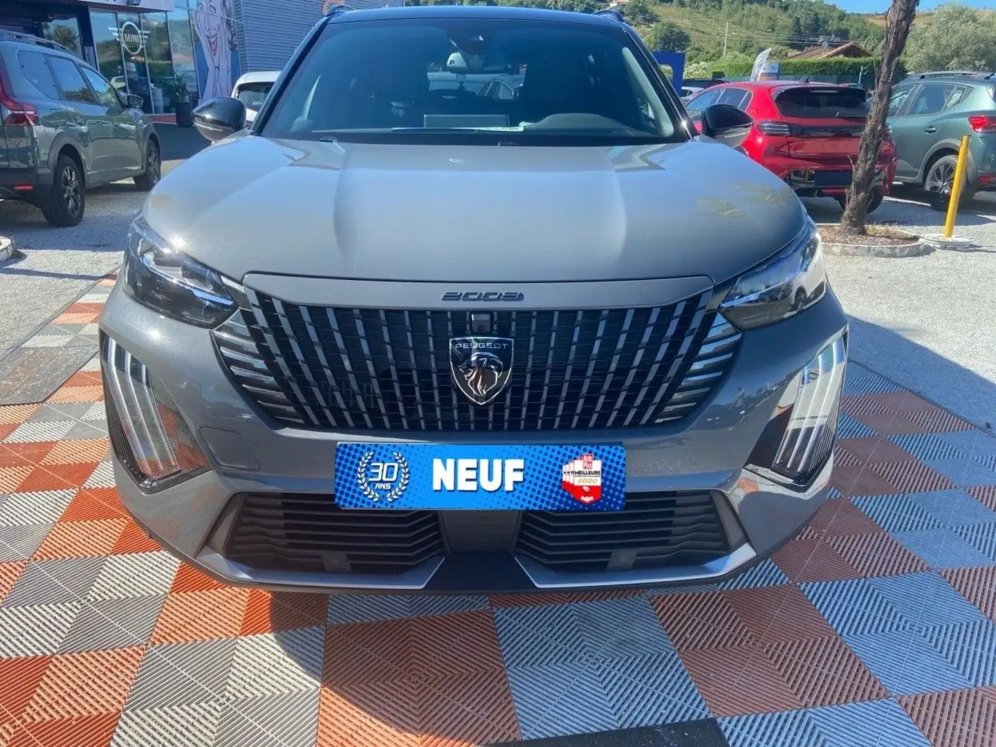 Peugeot 2008 II (2) 1.2 Hybrid 145 GT e-DCS6 GPS Caméra 360Â° Gris - 2