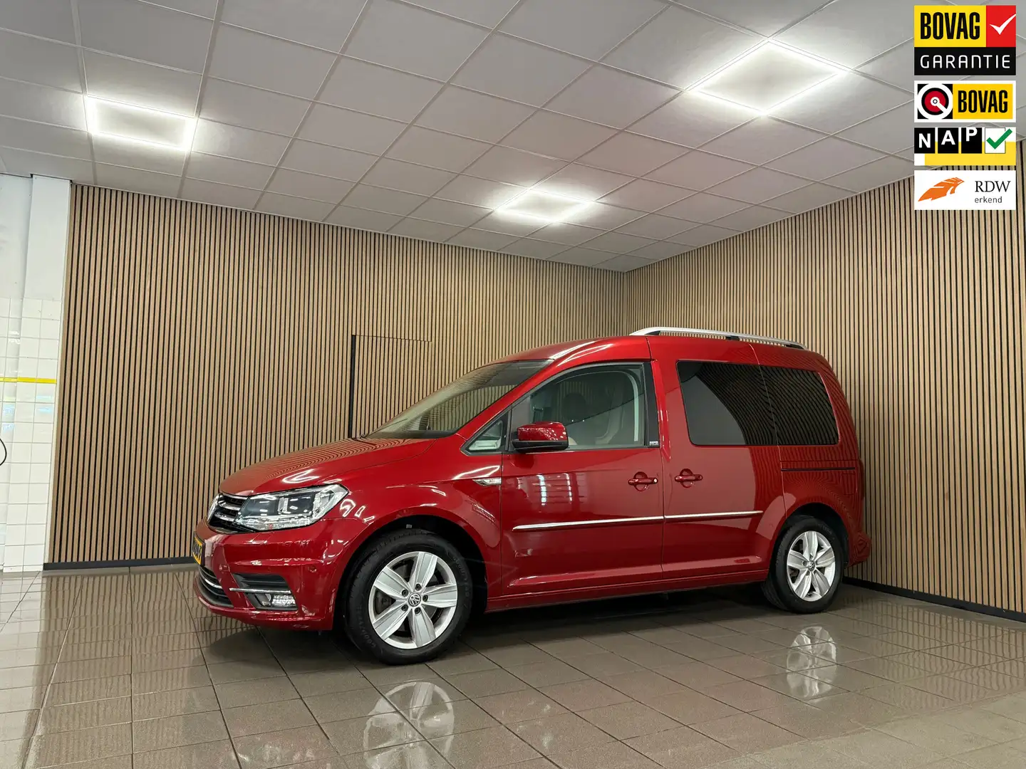 Volkswagen Caddy 1.4 TSI * Trekhaak / Parkeersensoren / Navigatie / Rood - 1