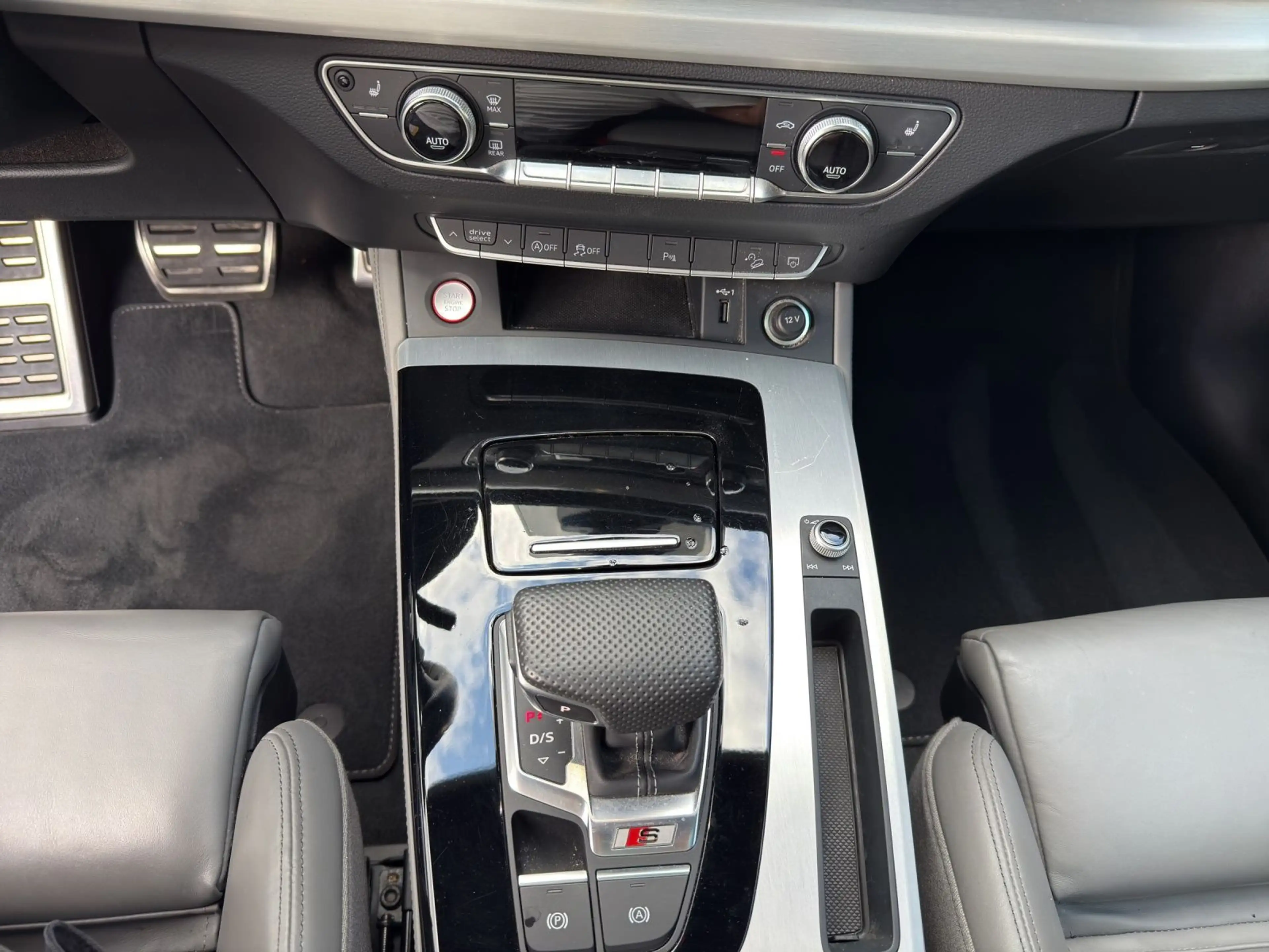 Audi SQ5 3.0 TDI qu. tiptronic AHK+NAVI+ACC — photo 12