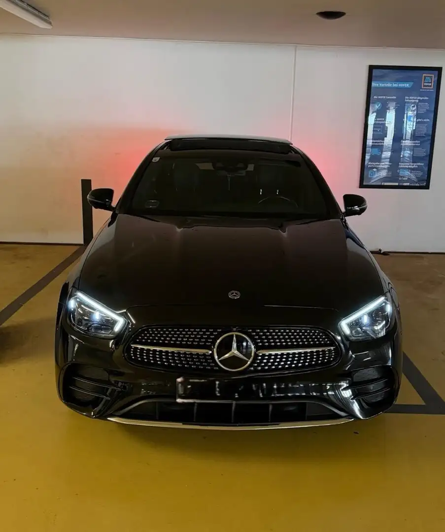 Mercedes-Benz E 300 300e PHEV Aut. AMG Line Schwarz - 2