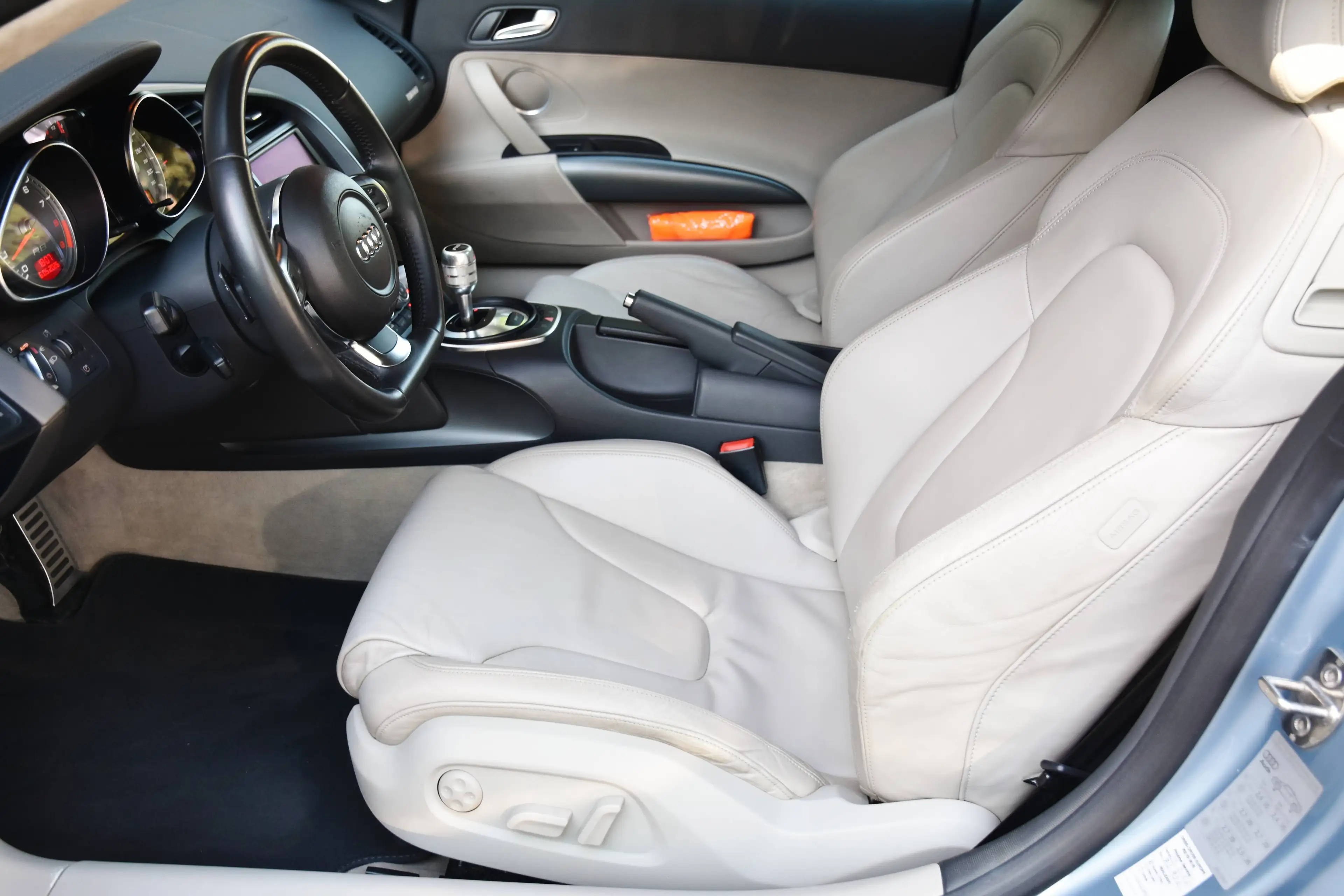 Audi R8 4.2i V8 QUATTRO FSI R TRONIC ***FULL HISTORY*** — photo 5