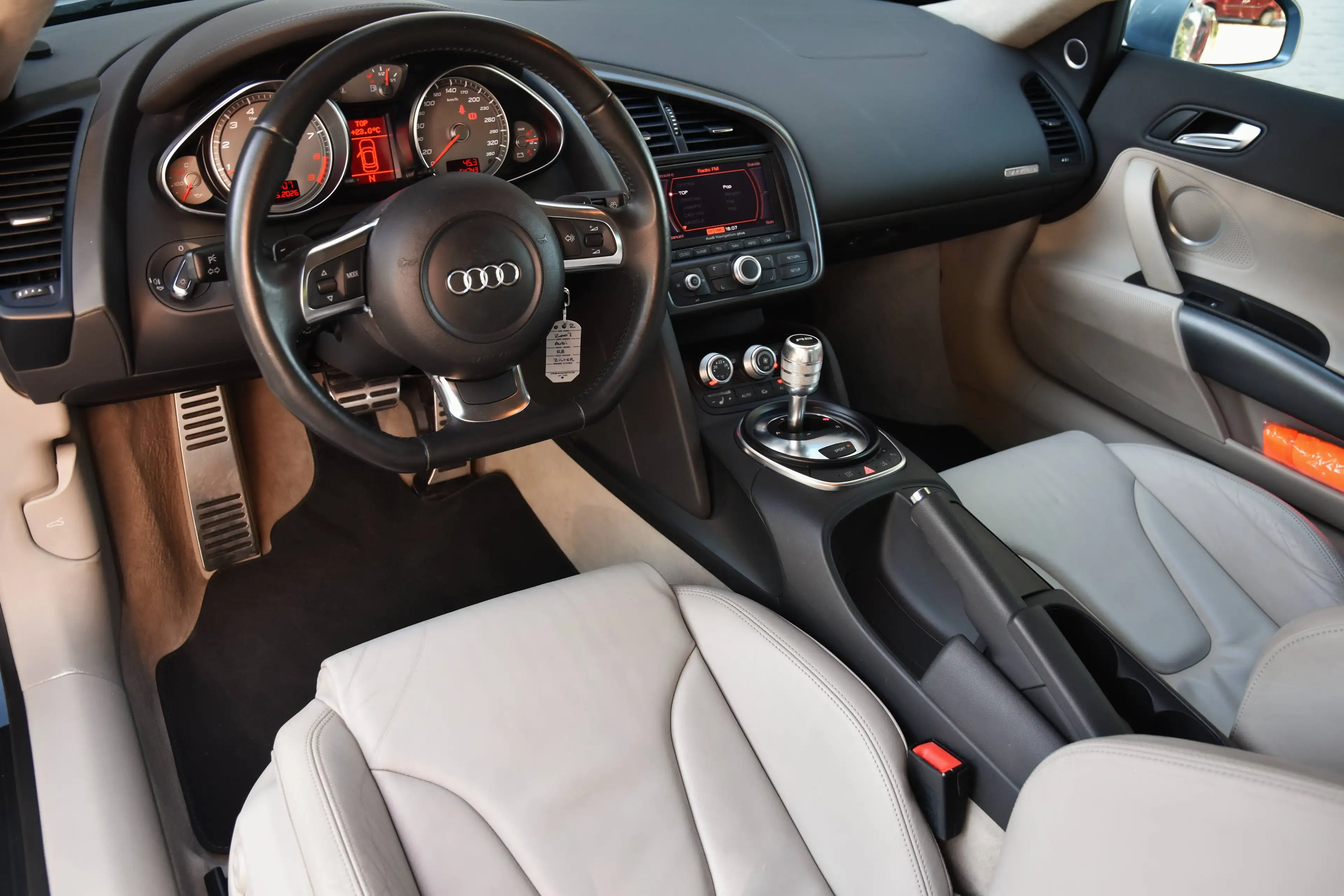 Audi R8 4.2i V8 QUATTRO FSI R TRONIC ***FULL HISTORY*** — photo 4
