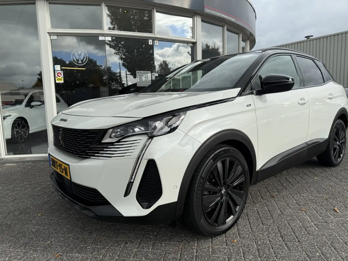 Peugeot 3008 1.2 PureTech Active Wit - 2