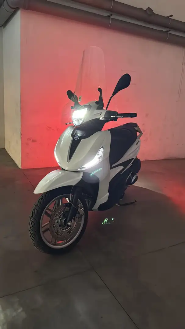 Piaggio Beverly 300 Bianco - 1