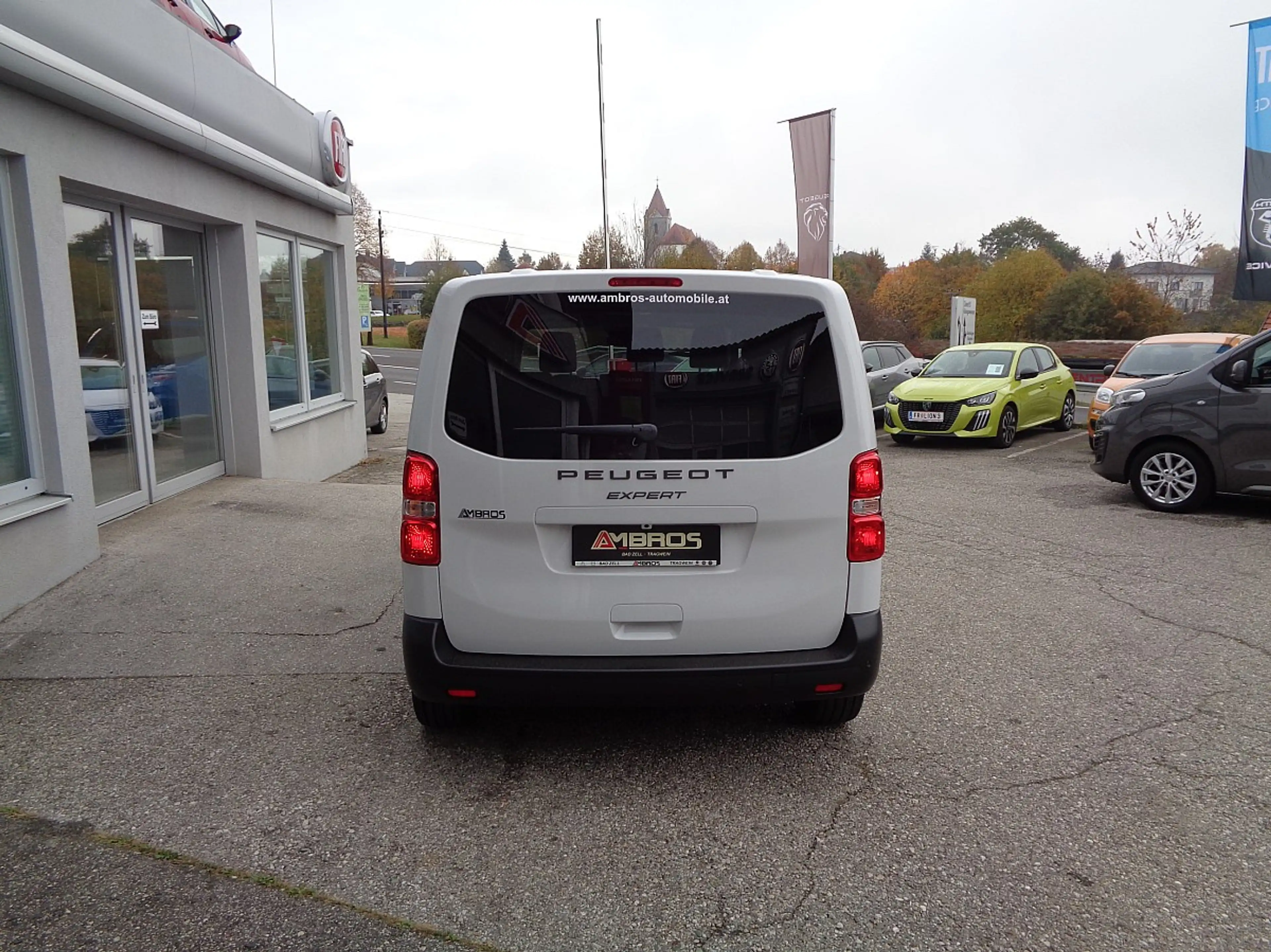Peugeot Expert Kombi L2 BlueHDi 180 EAT8 Diesel 9-Sitzer — photo 5