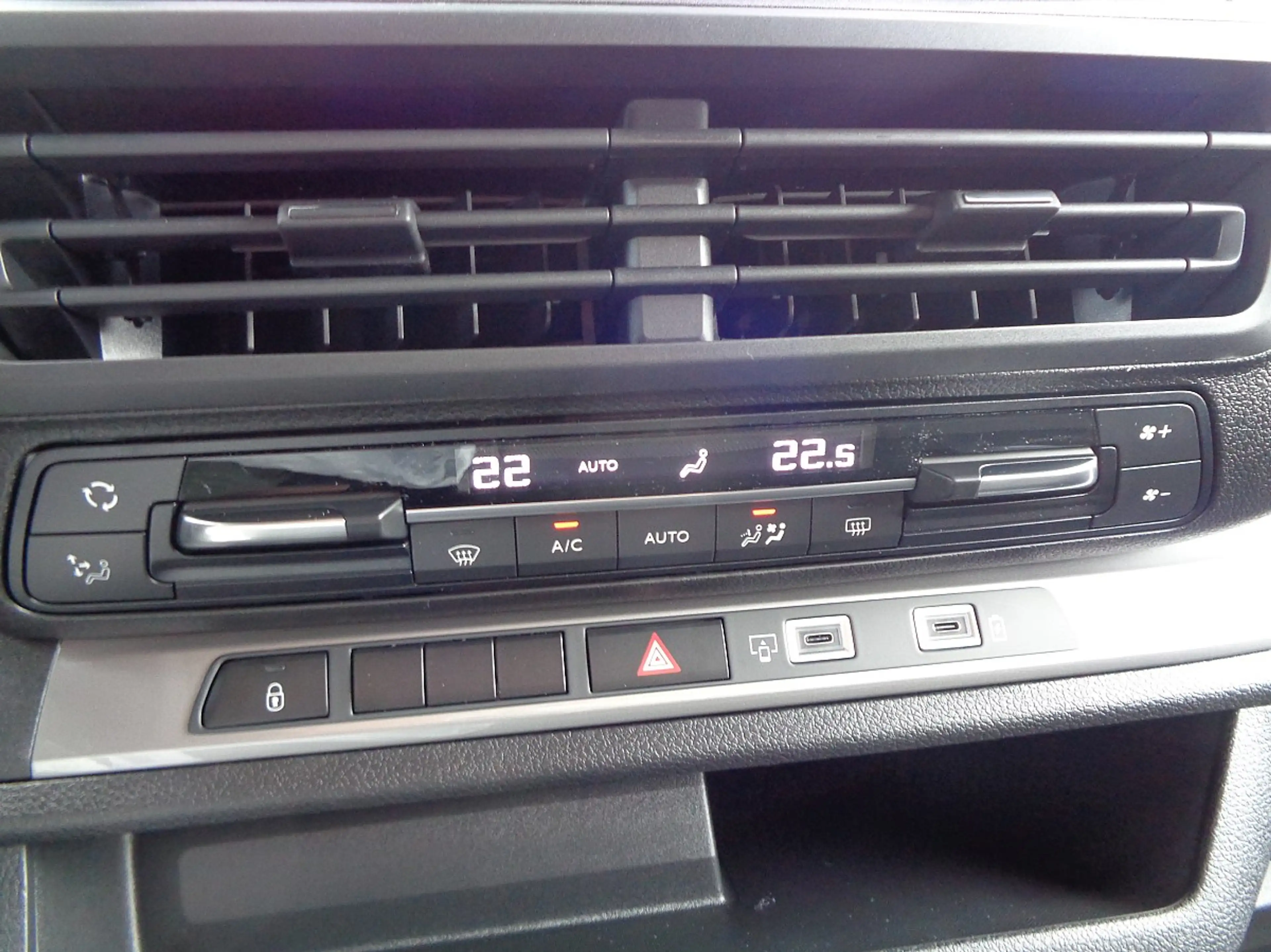 Peugeot Expert Kombi L2 BlueHDi 180 EAT8 Diesel 9-Sitzer — photo 11