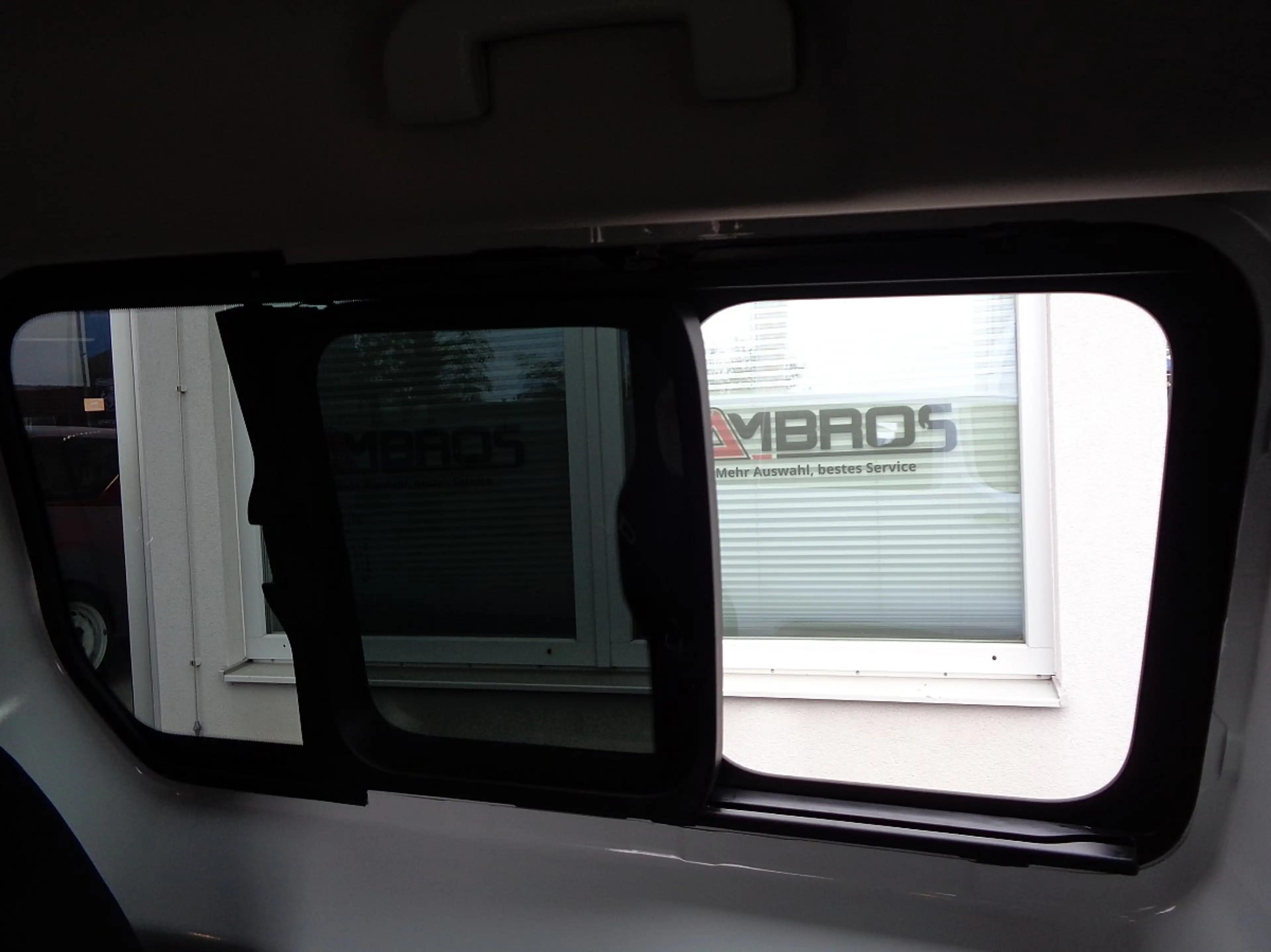 Peugeot Expert Kombi L2 BlueHDi 180 EAT8 Diesel 9-Sitzer — photo 13