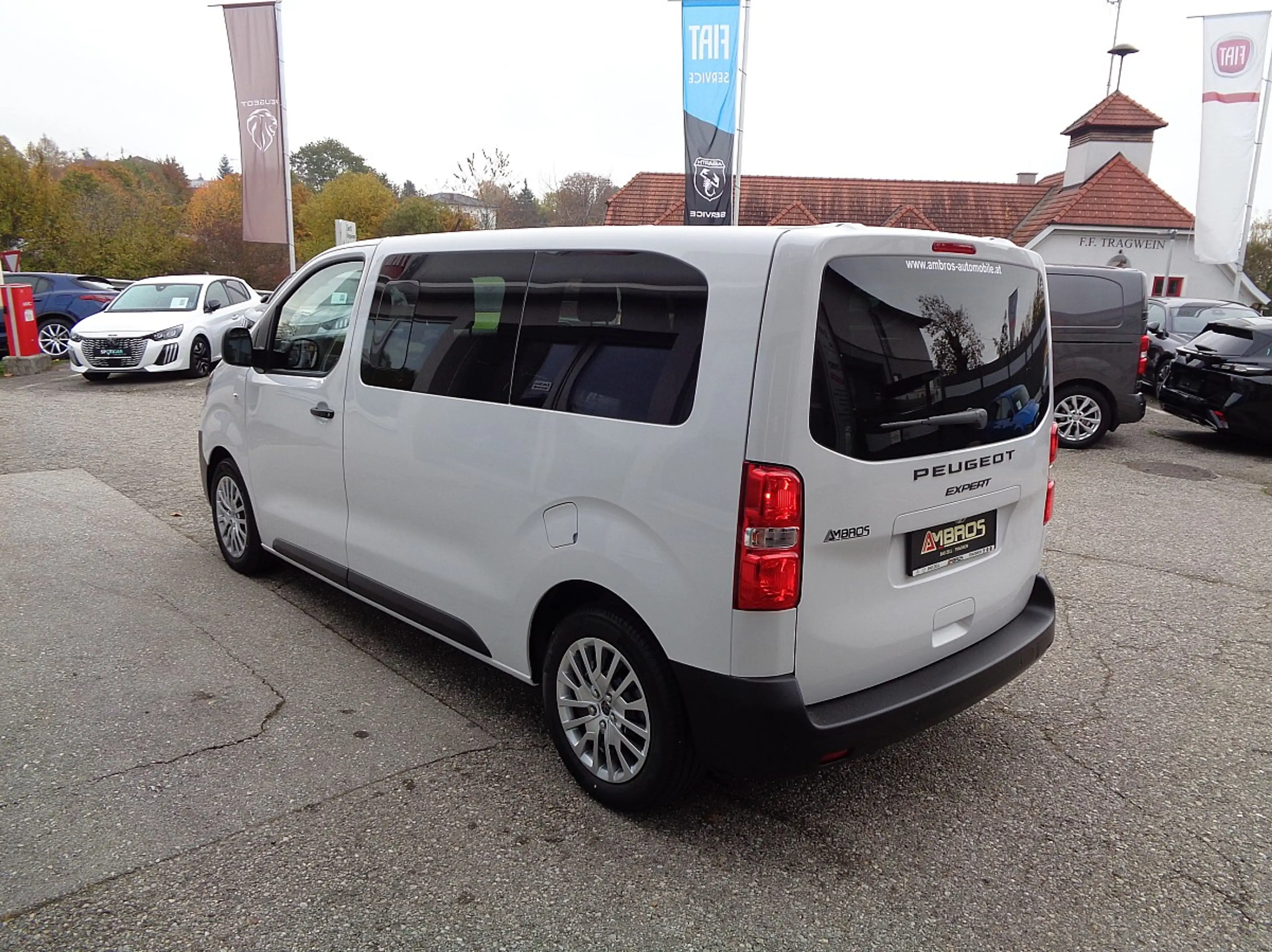 Peugeot Expert Kombi L2 BlueHDi 180 EAT8 Diesel 9-Sitzer — photo 6
