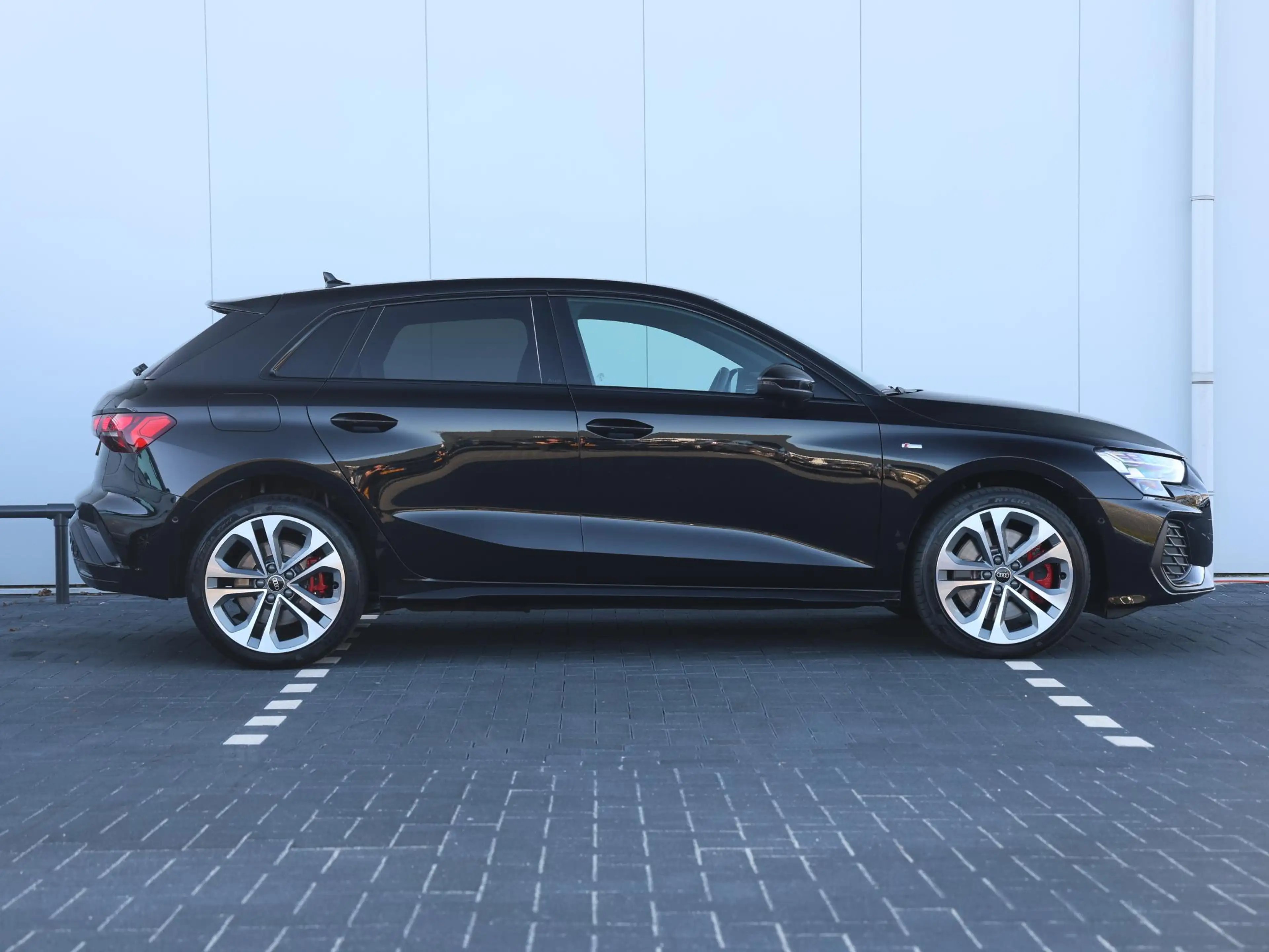 Audi A3 Sportback 45 TFSI e S edition Competition | Sonos — photo 2