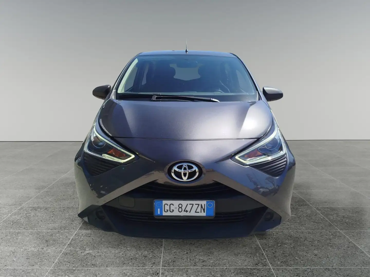 Toyota Aygo Connect 1.0 VVT-i 72CV 5 porte x-business light Grigio - 2