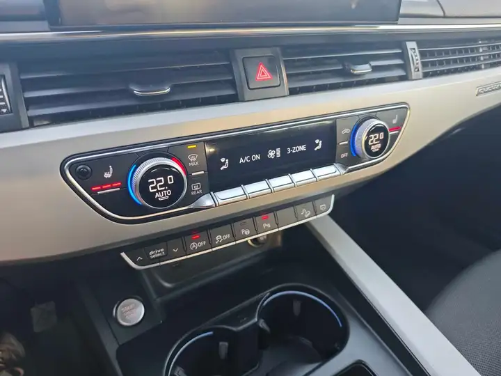 Audi A4 allroad 2023, foto 35