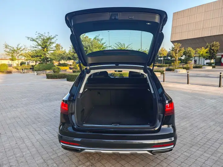 Audi A4 allroad 2023, foto 12