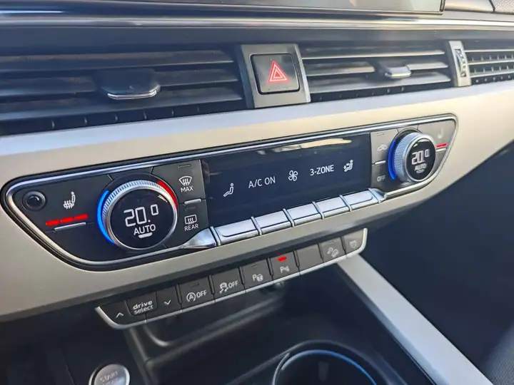 Audi A4 allroad 2023, foto 42