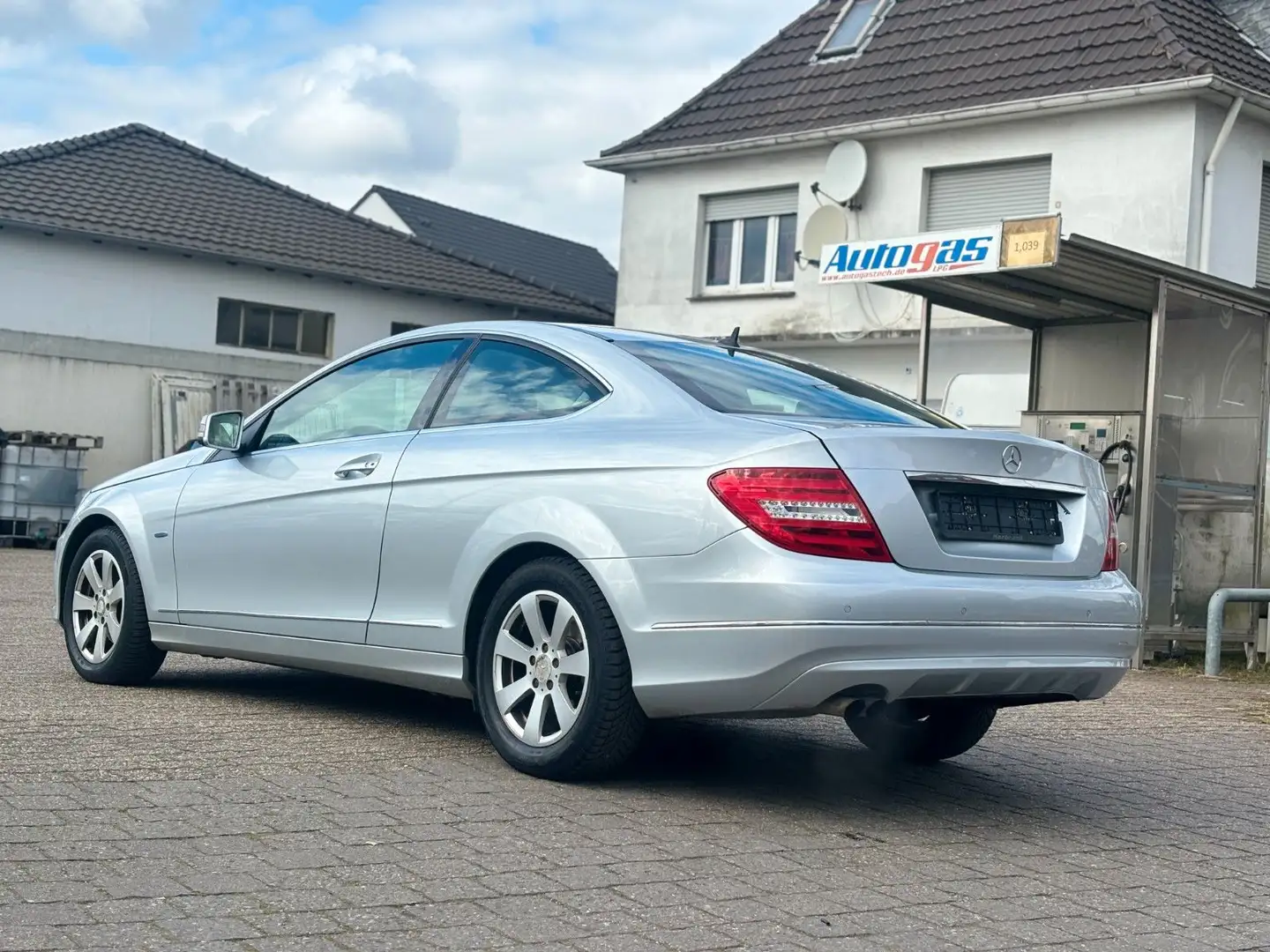 Mercedes-Benz C 180 C -Coupe  BlueEff. Navi-Klima-Stzhz.*TOP* Zilver - 2