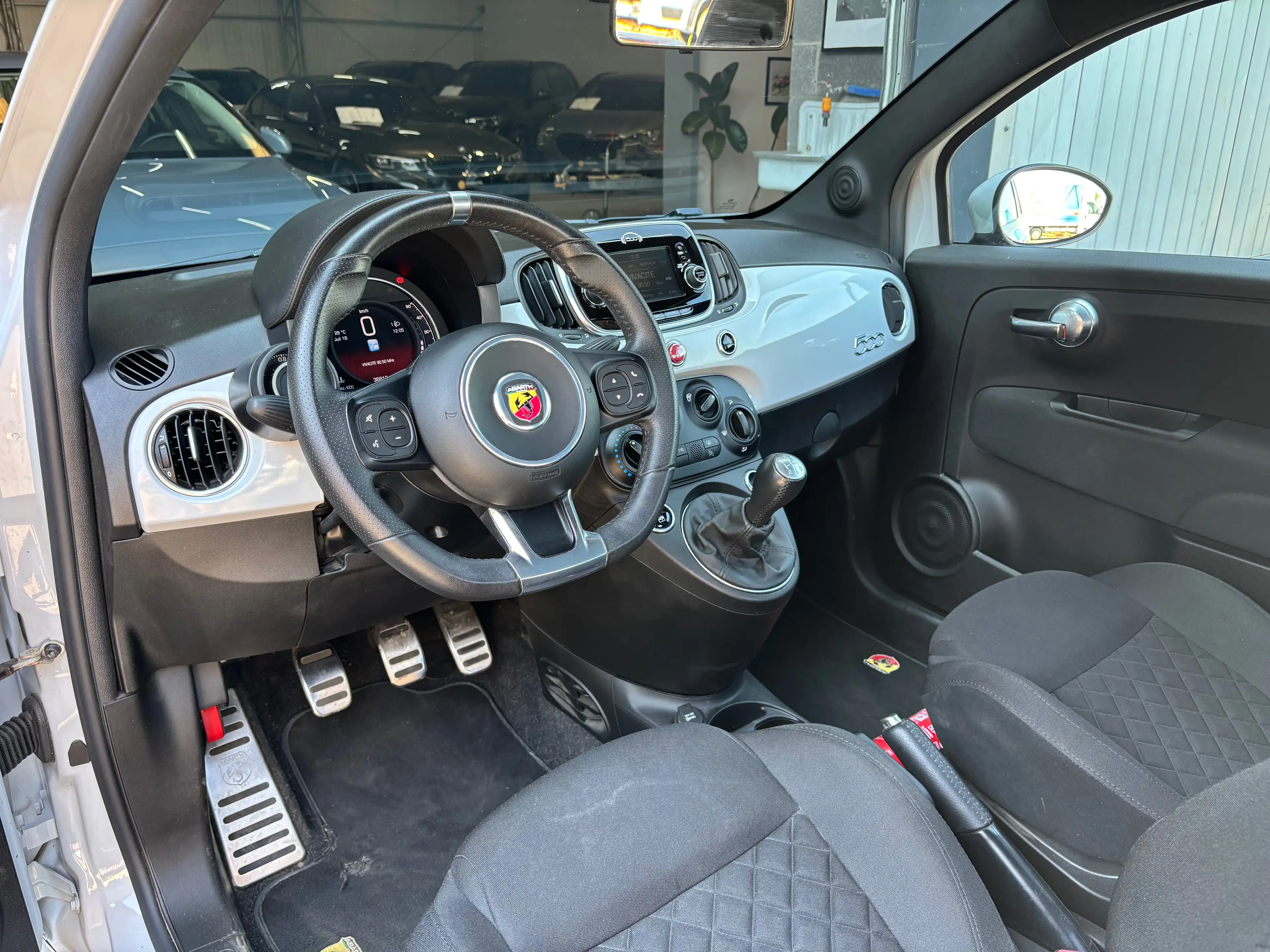 Abarth 595 595 1.4 JET - Jantes 16 - Climatisation - Sièges sport — photo 6