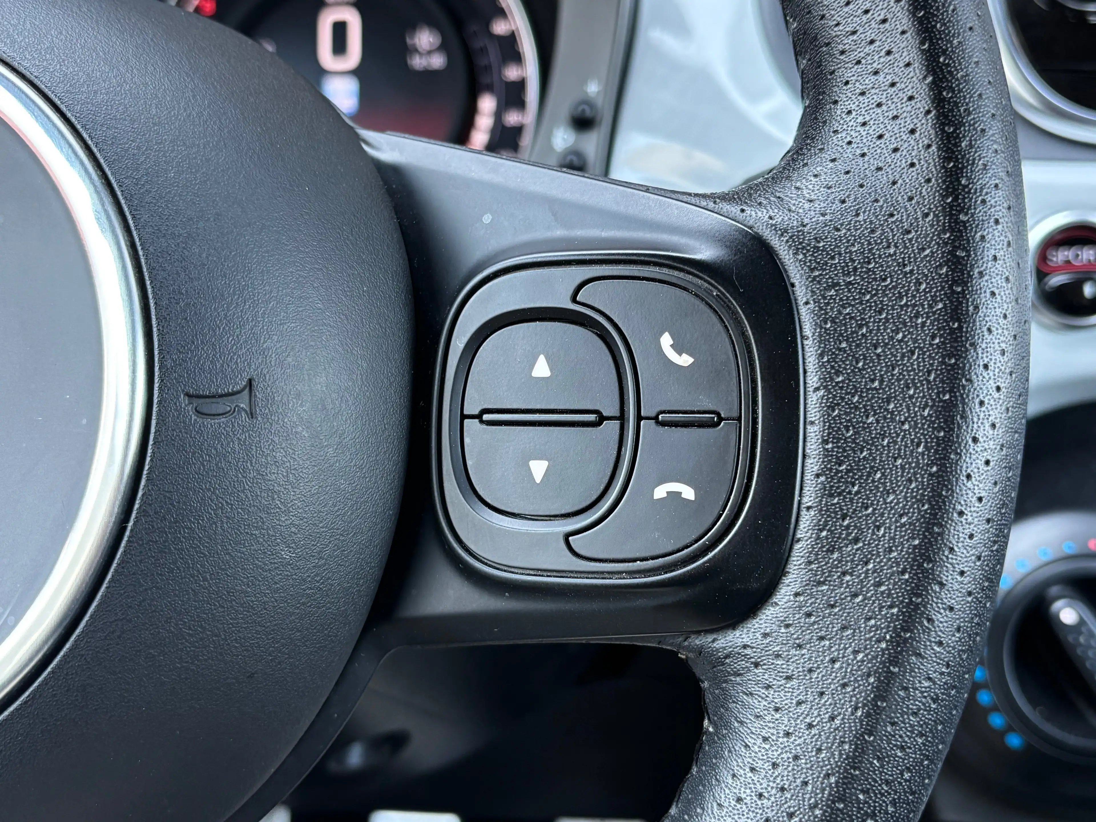 Abarth 595 595 1.4 JET - Jantes 16 - Climatisation - Sièges sport — photo 13