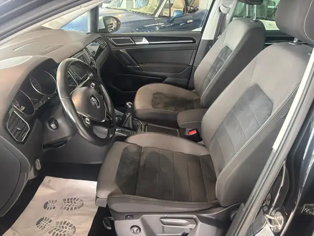 Volkswagen Golf view 10
